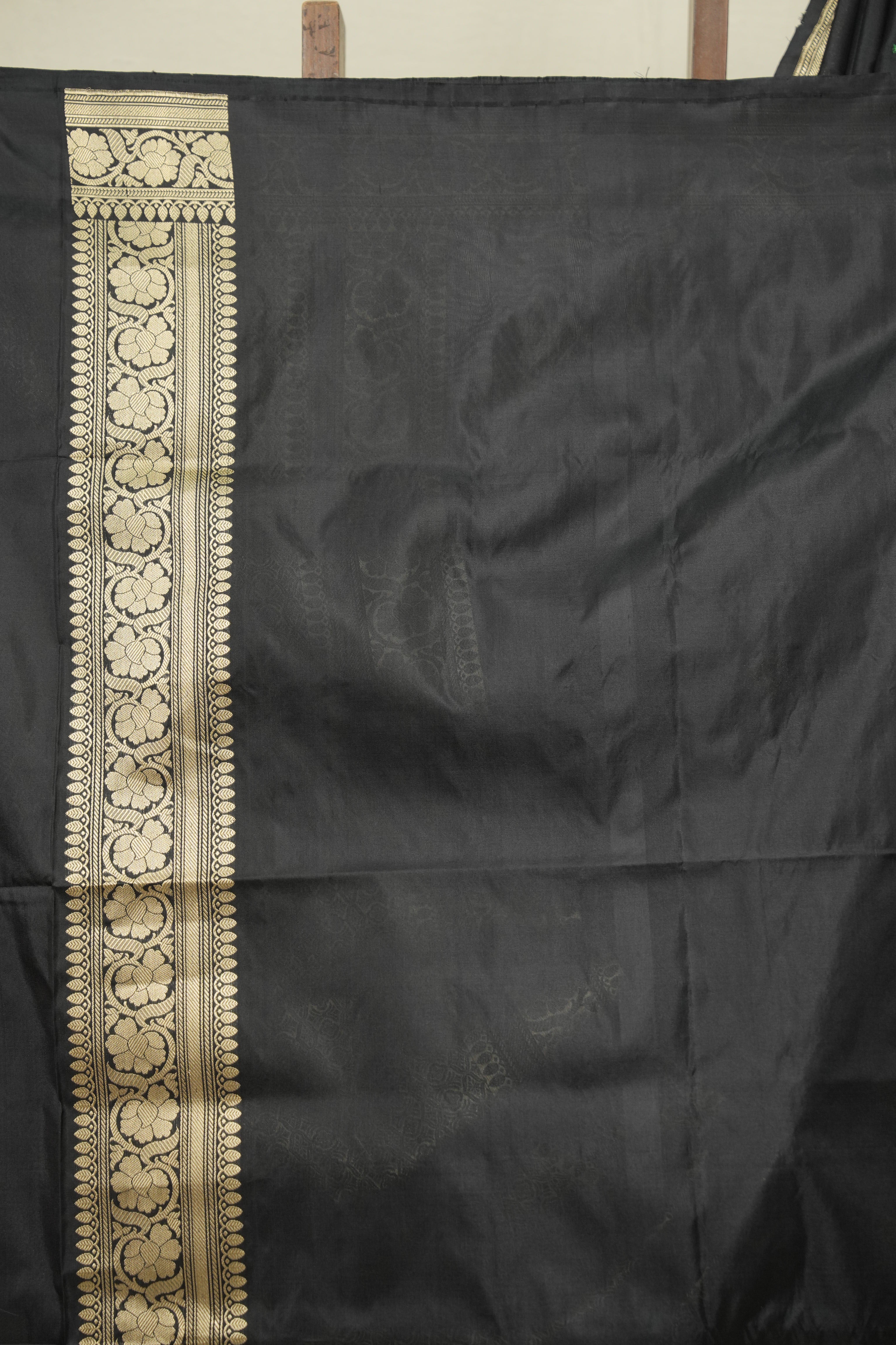 Black Banarasi Silk Saree - SRBBSS976