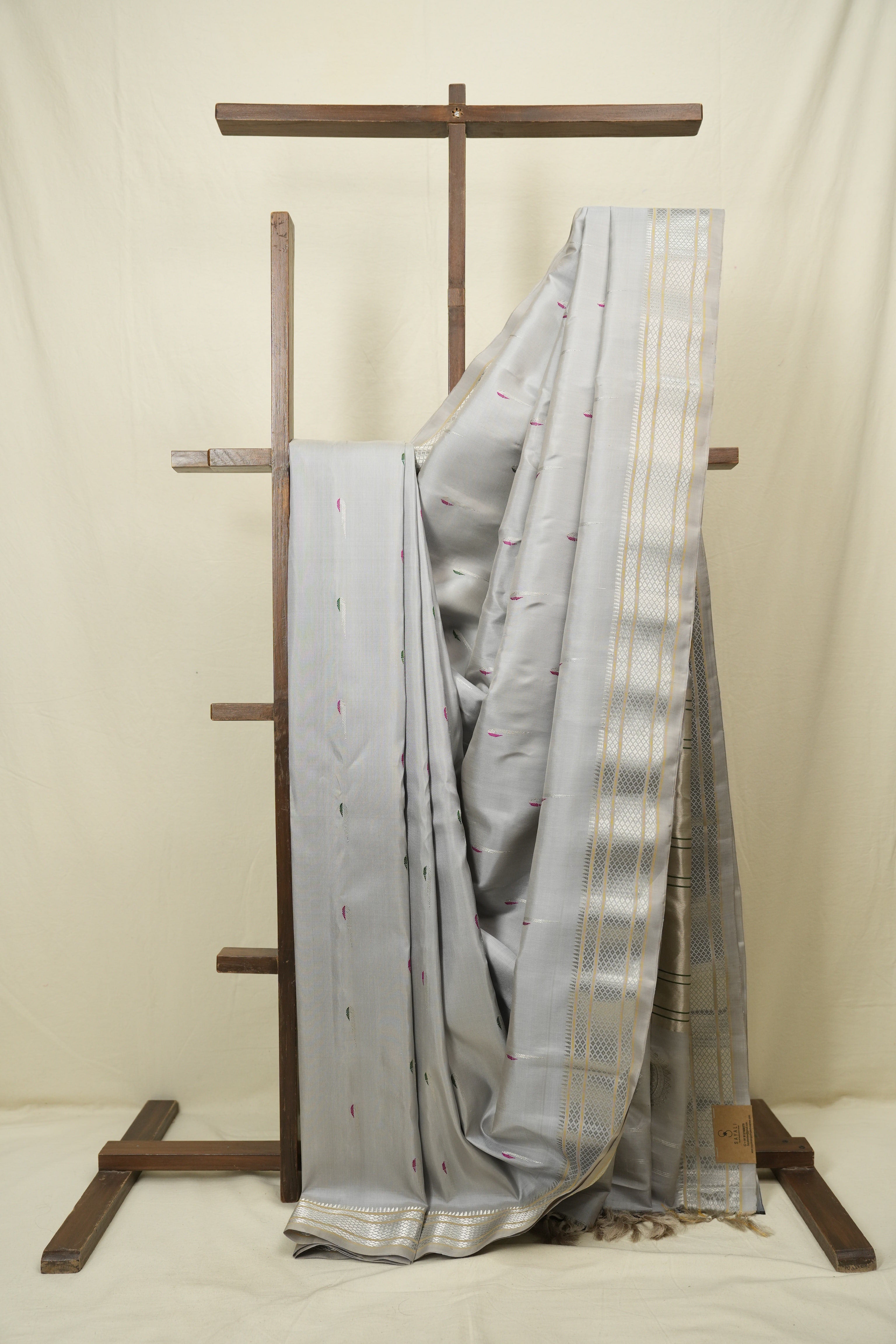 Grey Gadwal Silk Saree - SRGGSS654