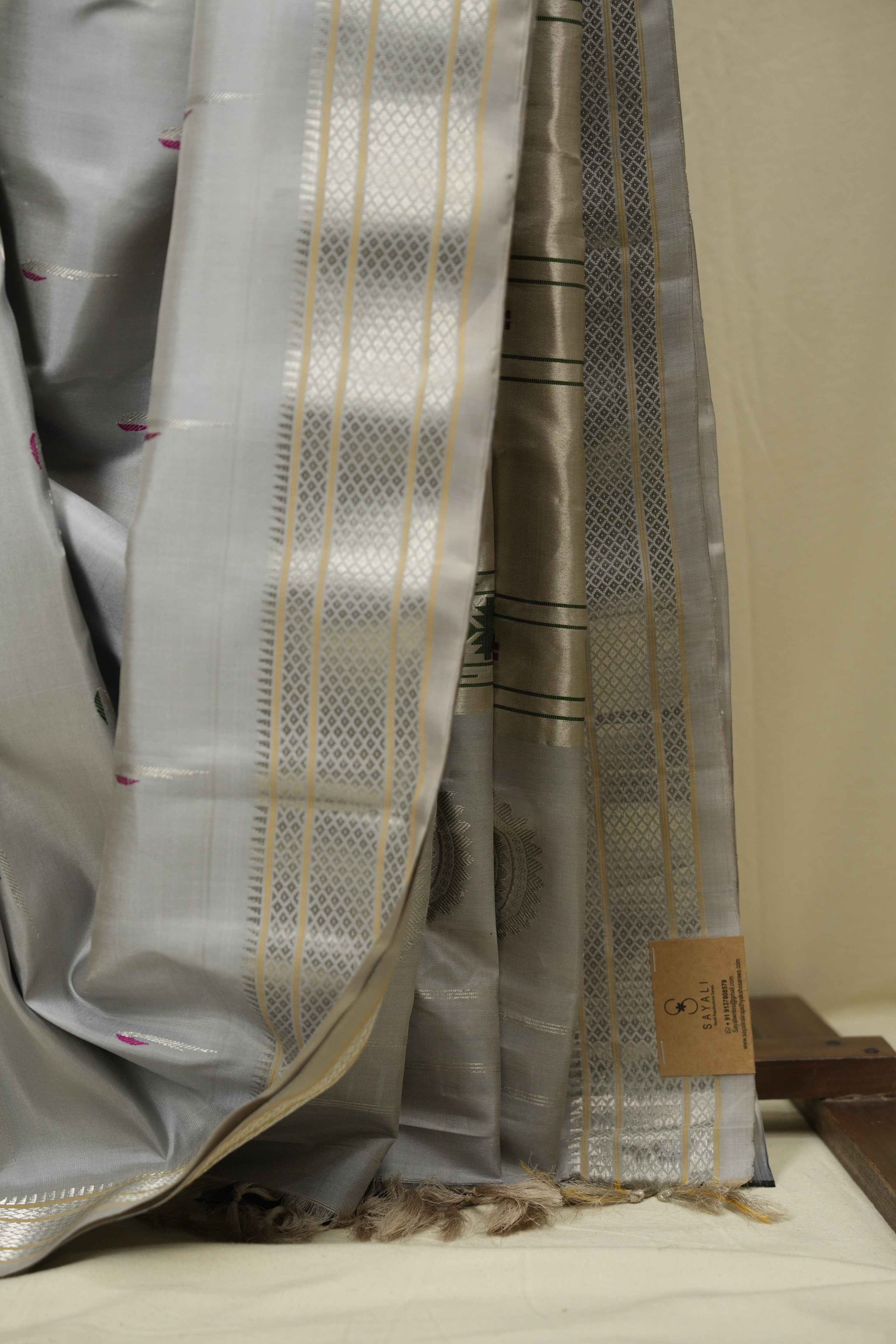 Grey Gadwal Silk Saree - SRGGSS654
