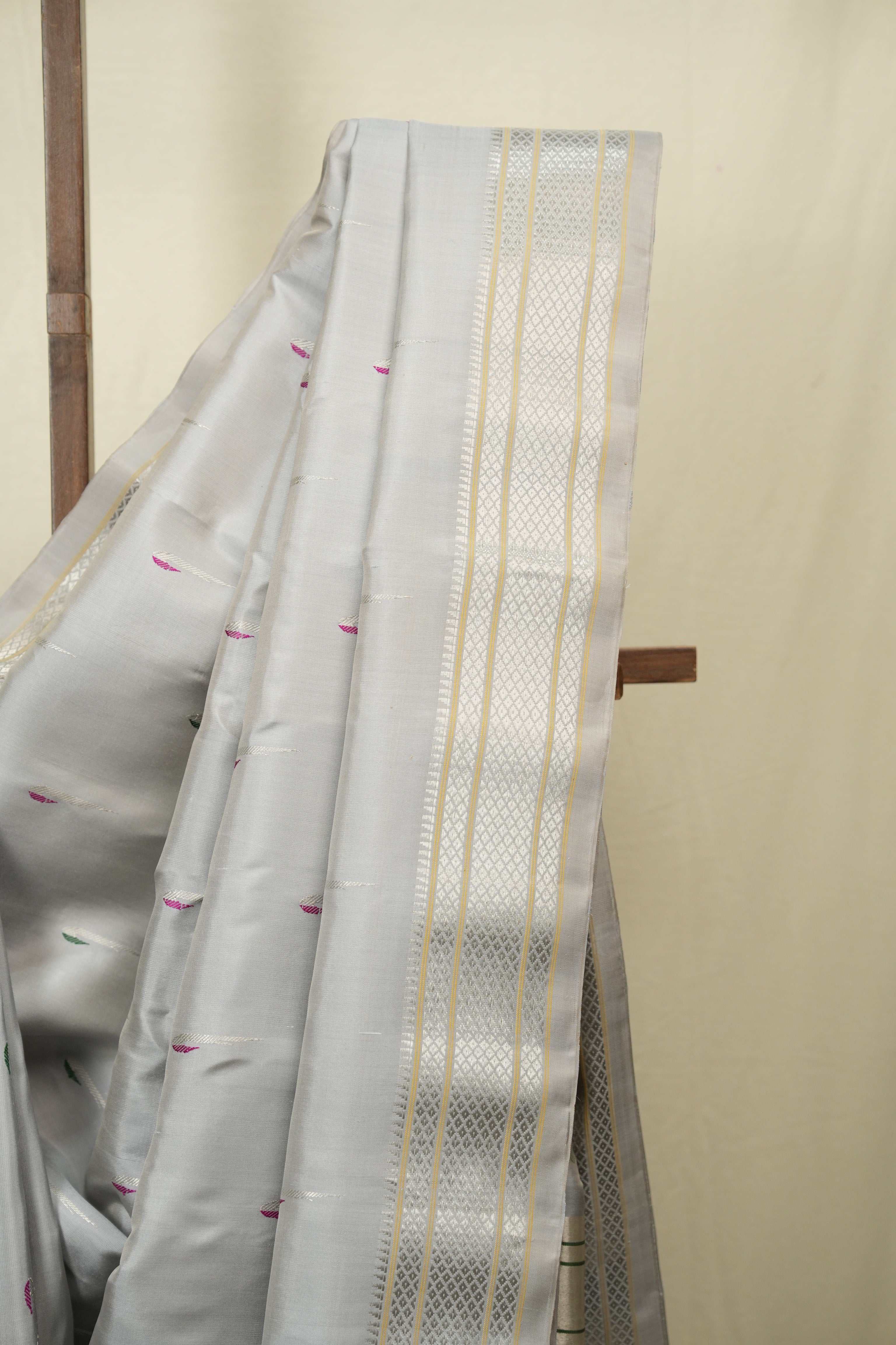 Grey Gadwal Silk Saree - SRGGSS654