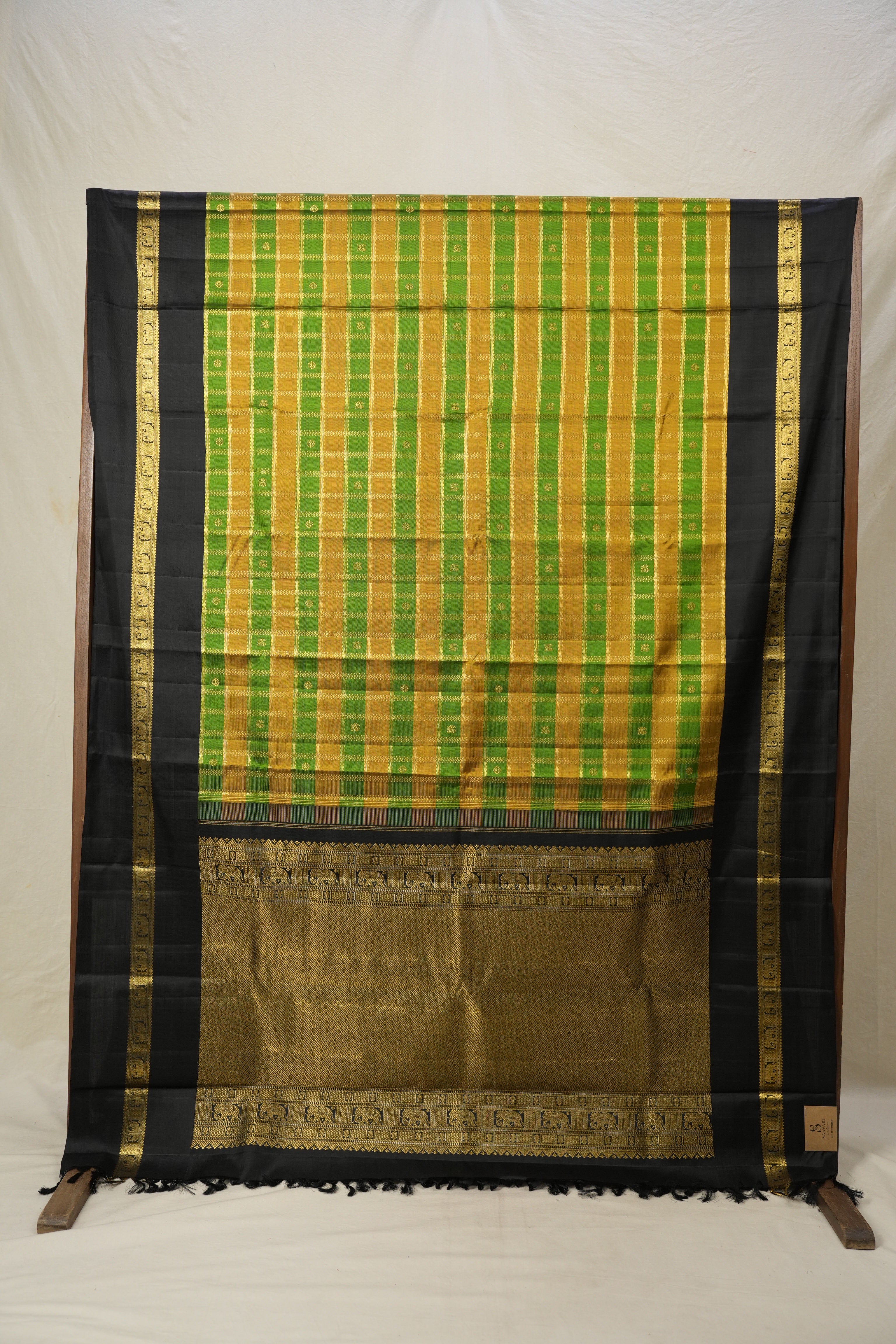 Golden Green  Kanjivaram Silk Saree - Saavari - SSGGKSS94
