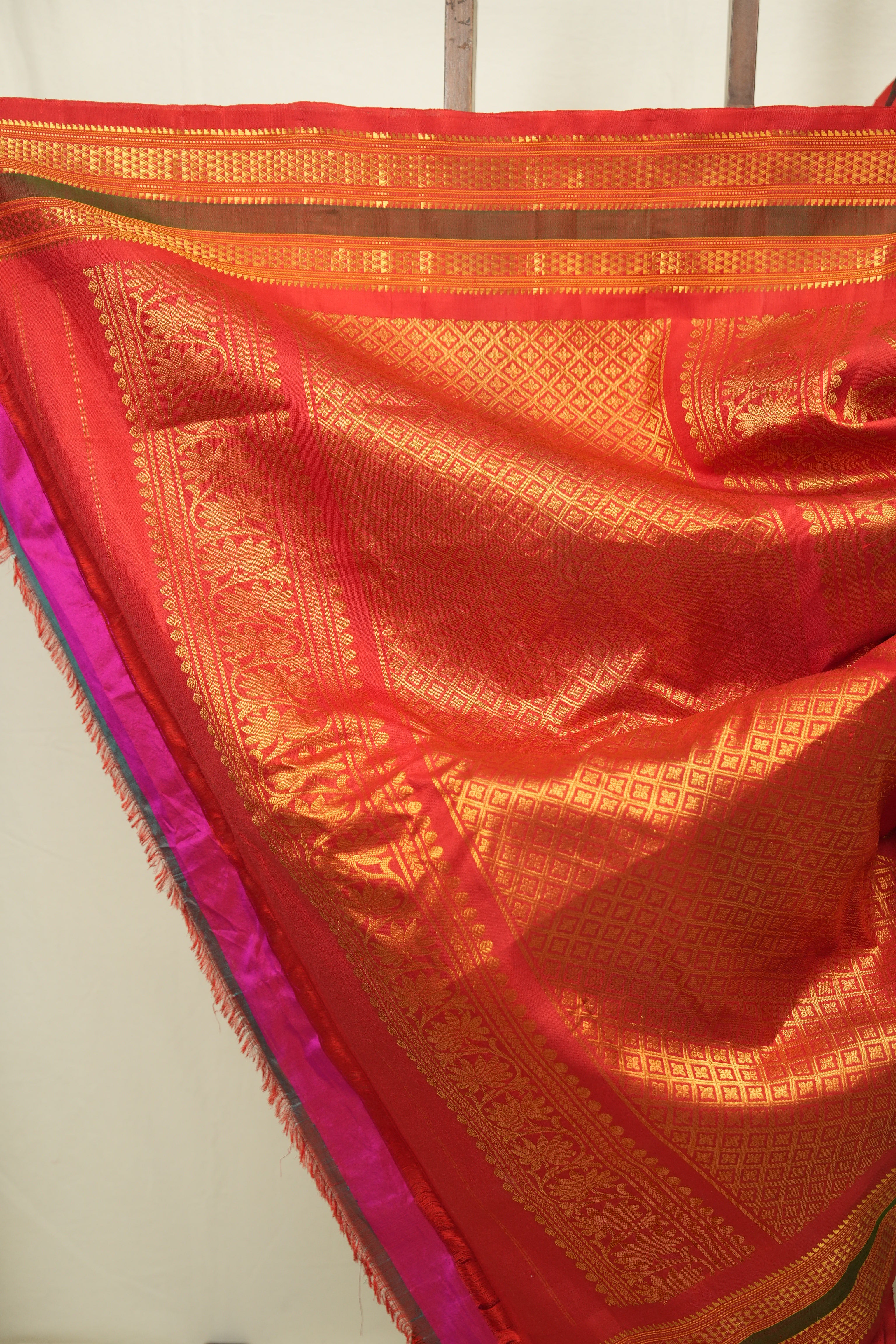Green Gadwal Silk Saree - SRGGSS665