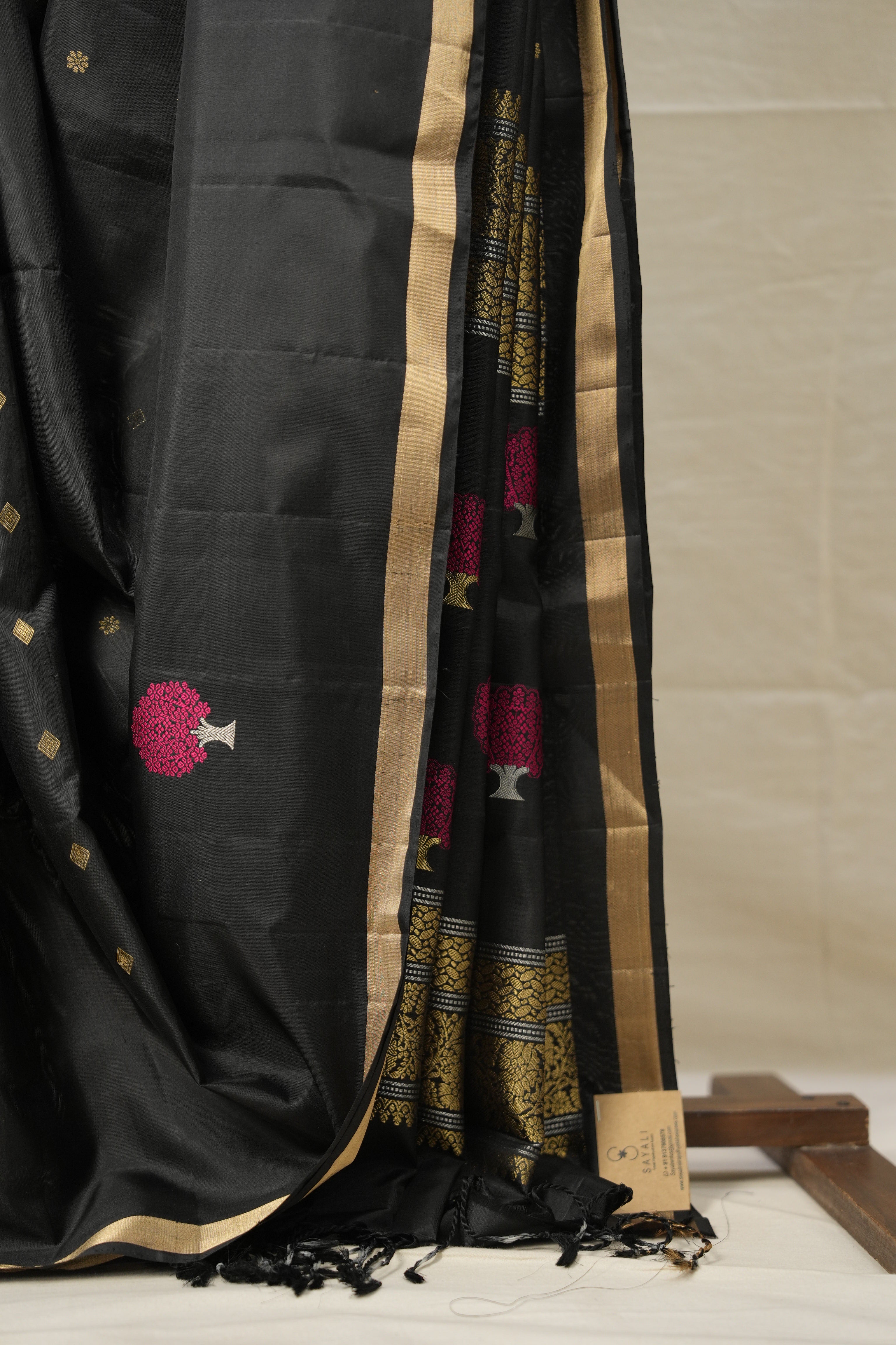 Black Soft Silk Saree - SRBSSS496