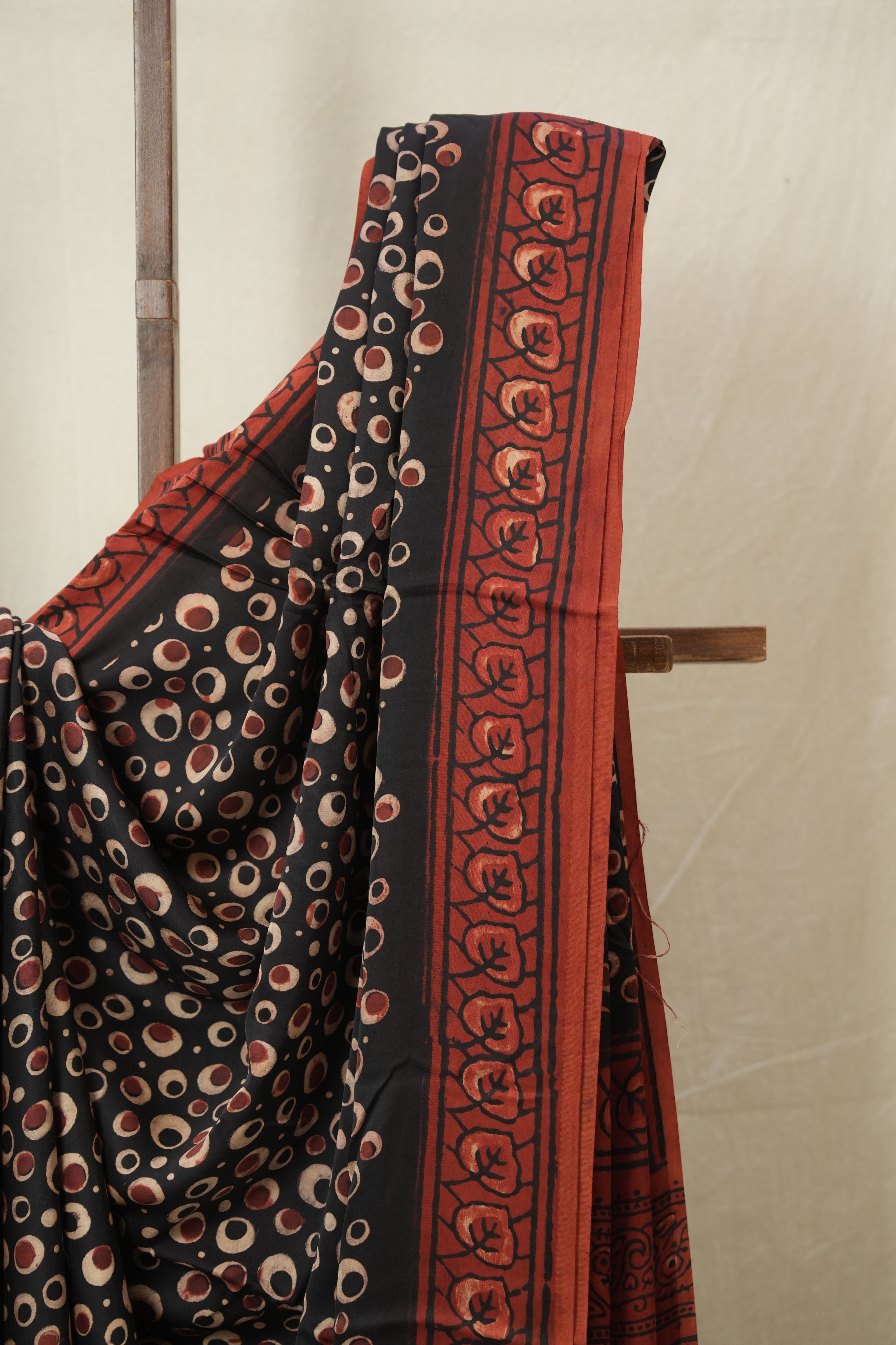 Red HBP Modal Silk Saree - SRBMSS563