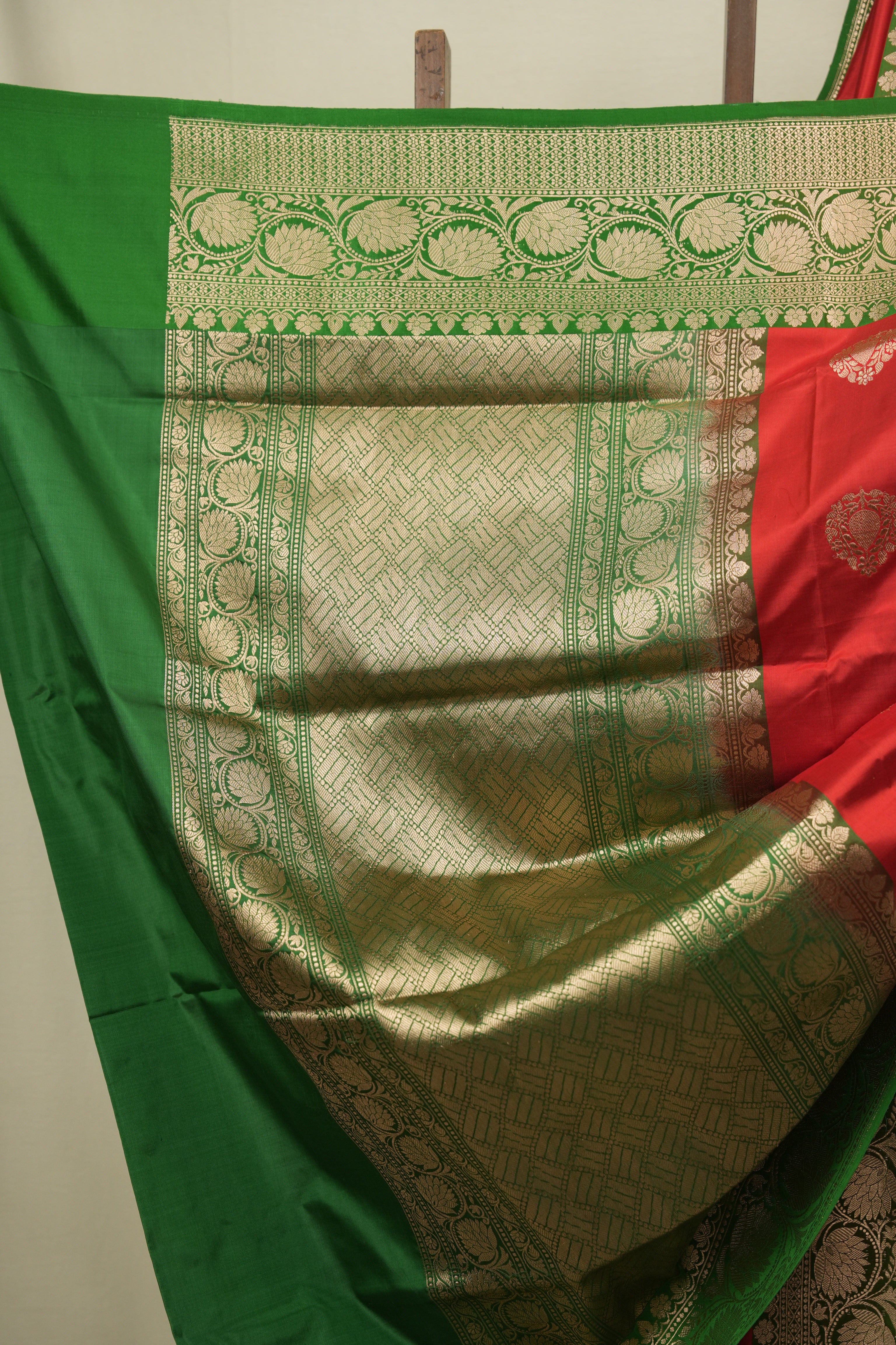 Red Banarasi Silk Saree - SRRBSS985