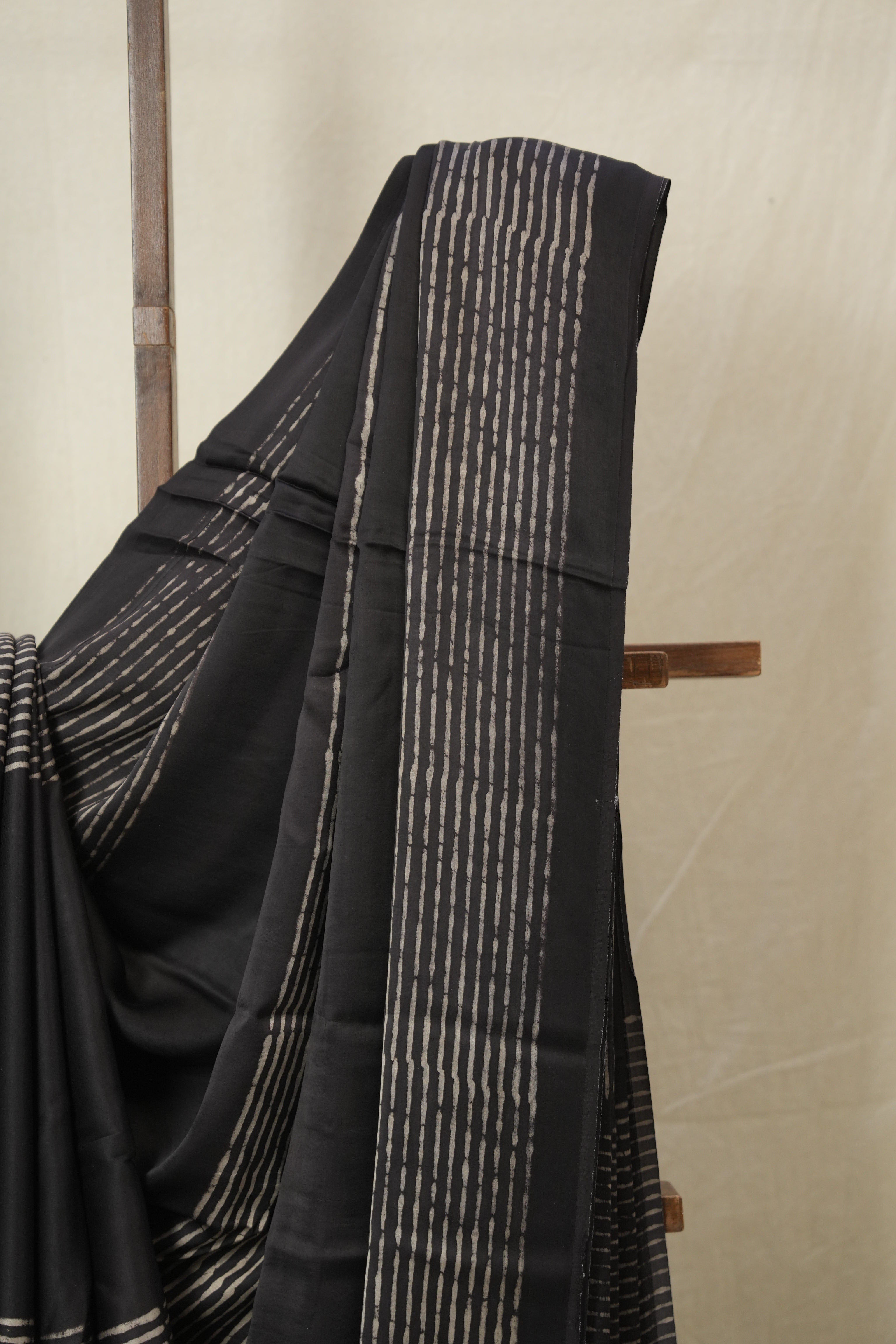 Black HBP Modal Silk Saree - SRBMSS557