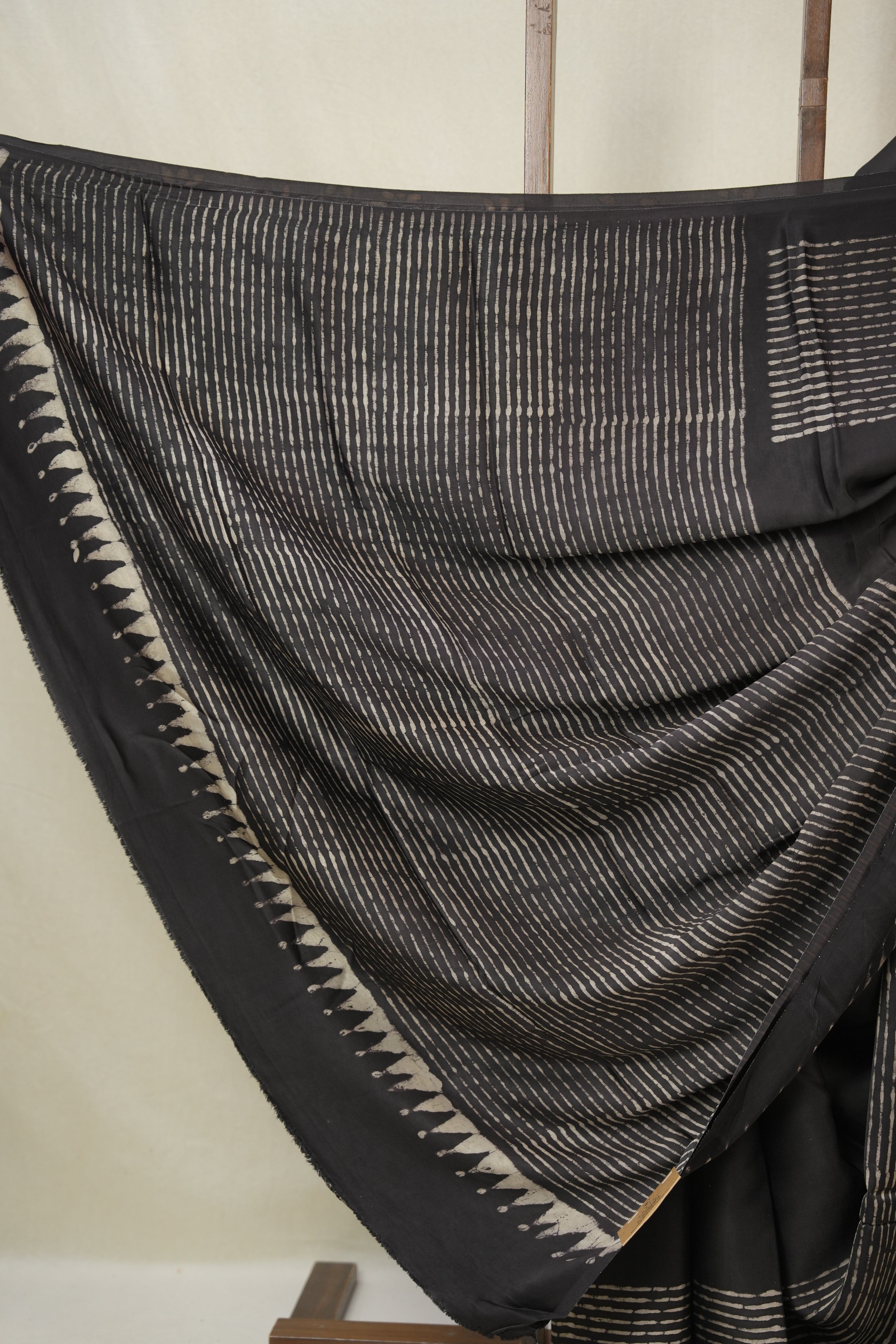 Black HBP Modal Silk Saree - SRBMSS557