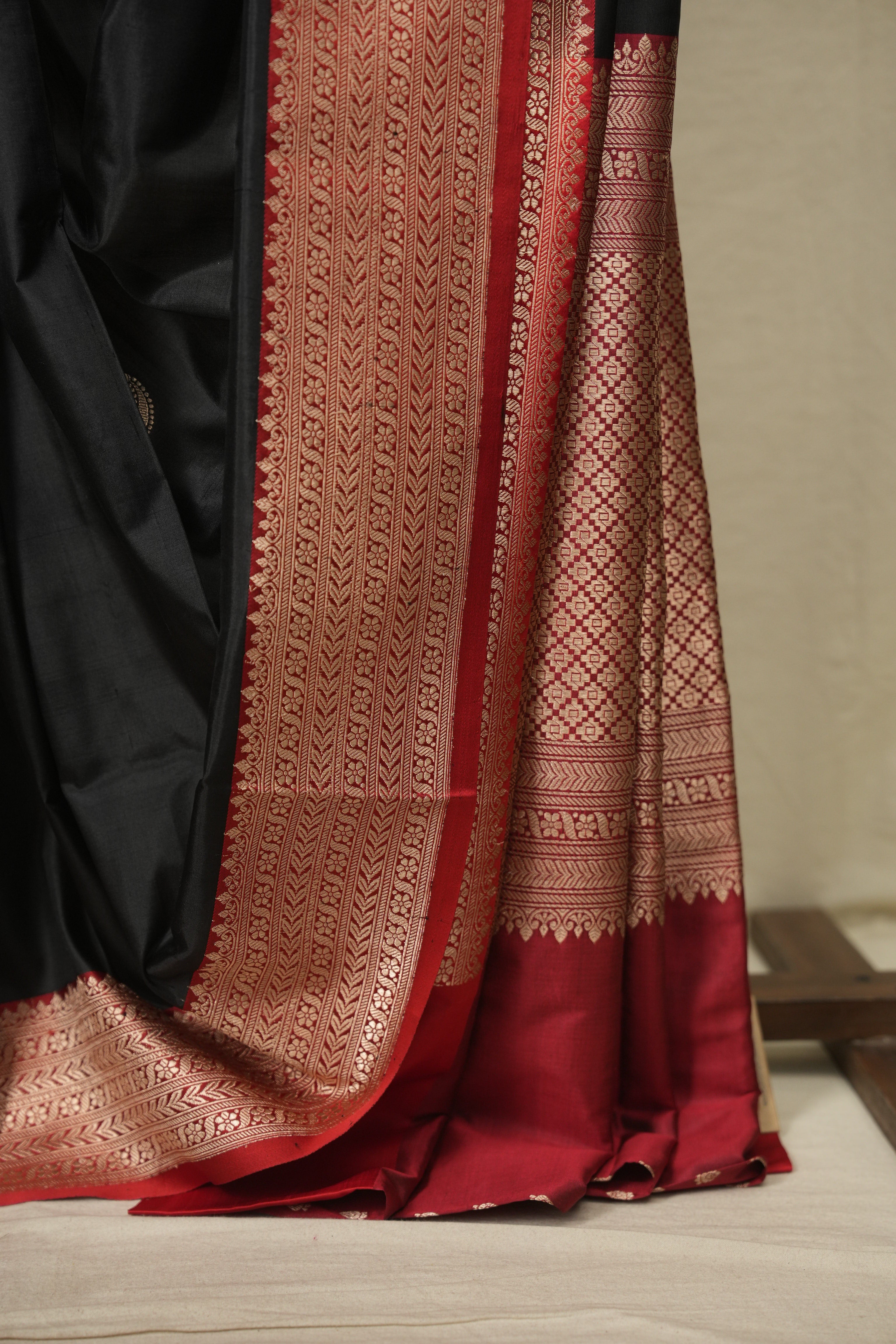 Black Banarasi Silk Saree - SRBBSS990