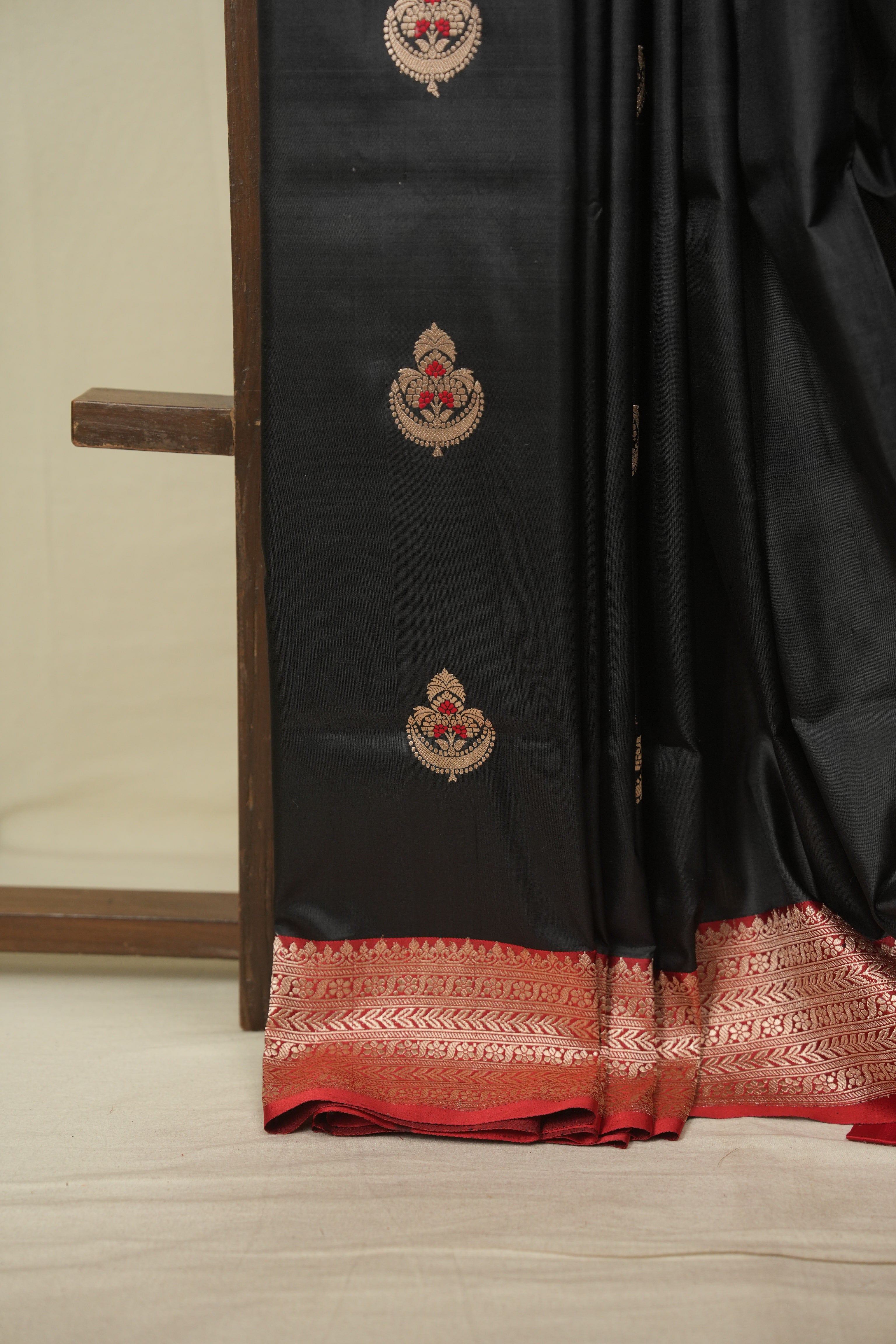 Black Banarasi Silk Saree - SRBBSS990