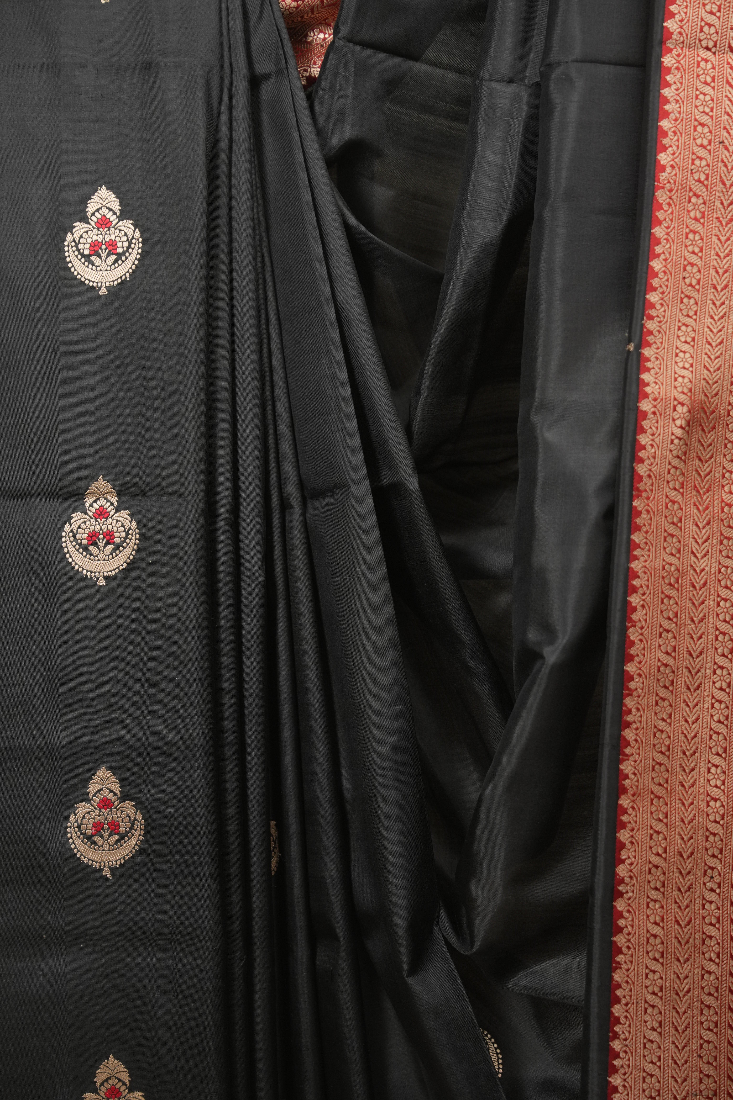 Black Banarasi Silk Saree - SRBBSS990
