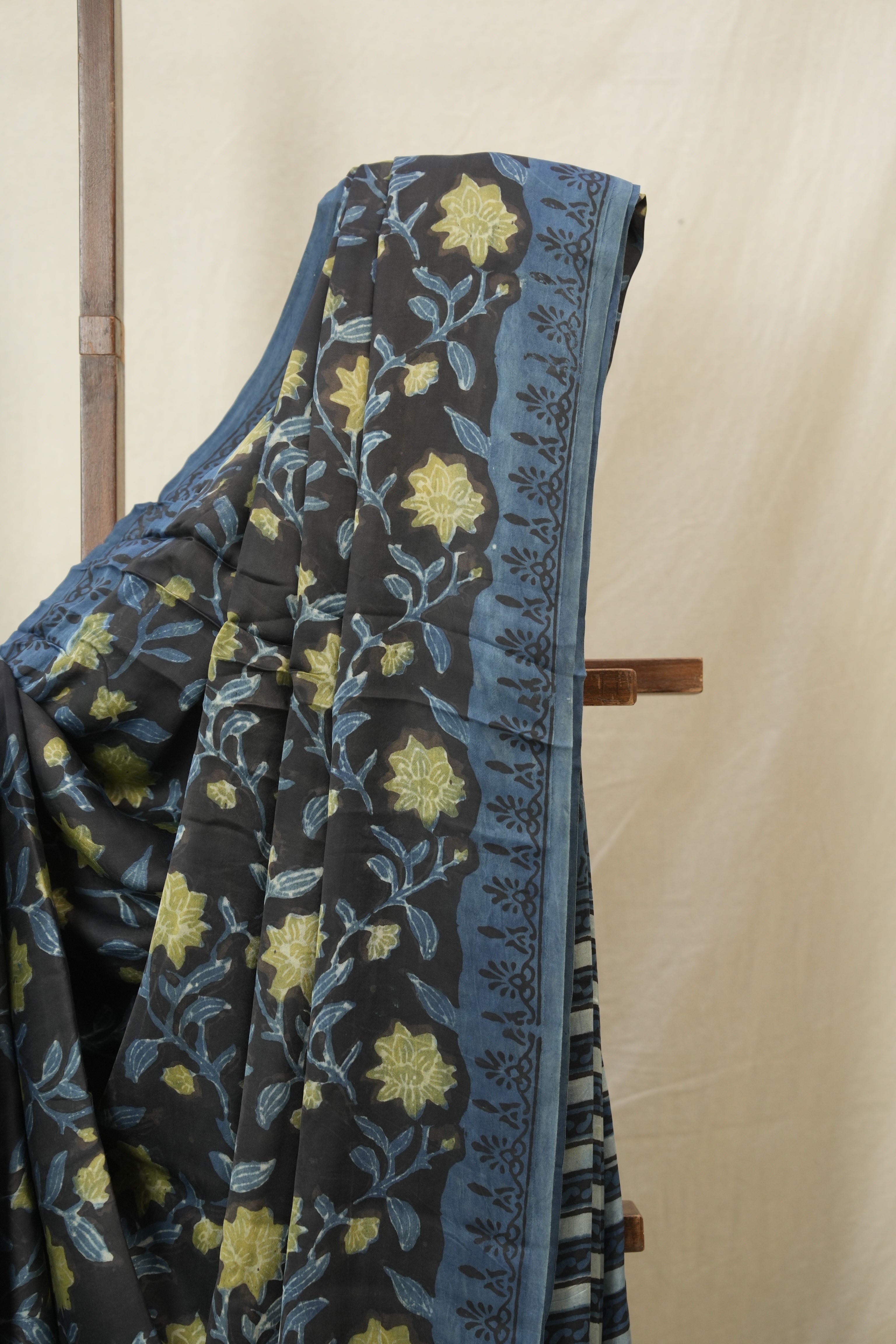 Black HBP Modal Silk Saree - SRBMSS576