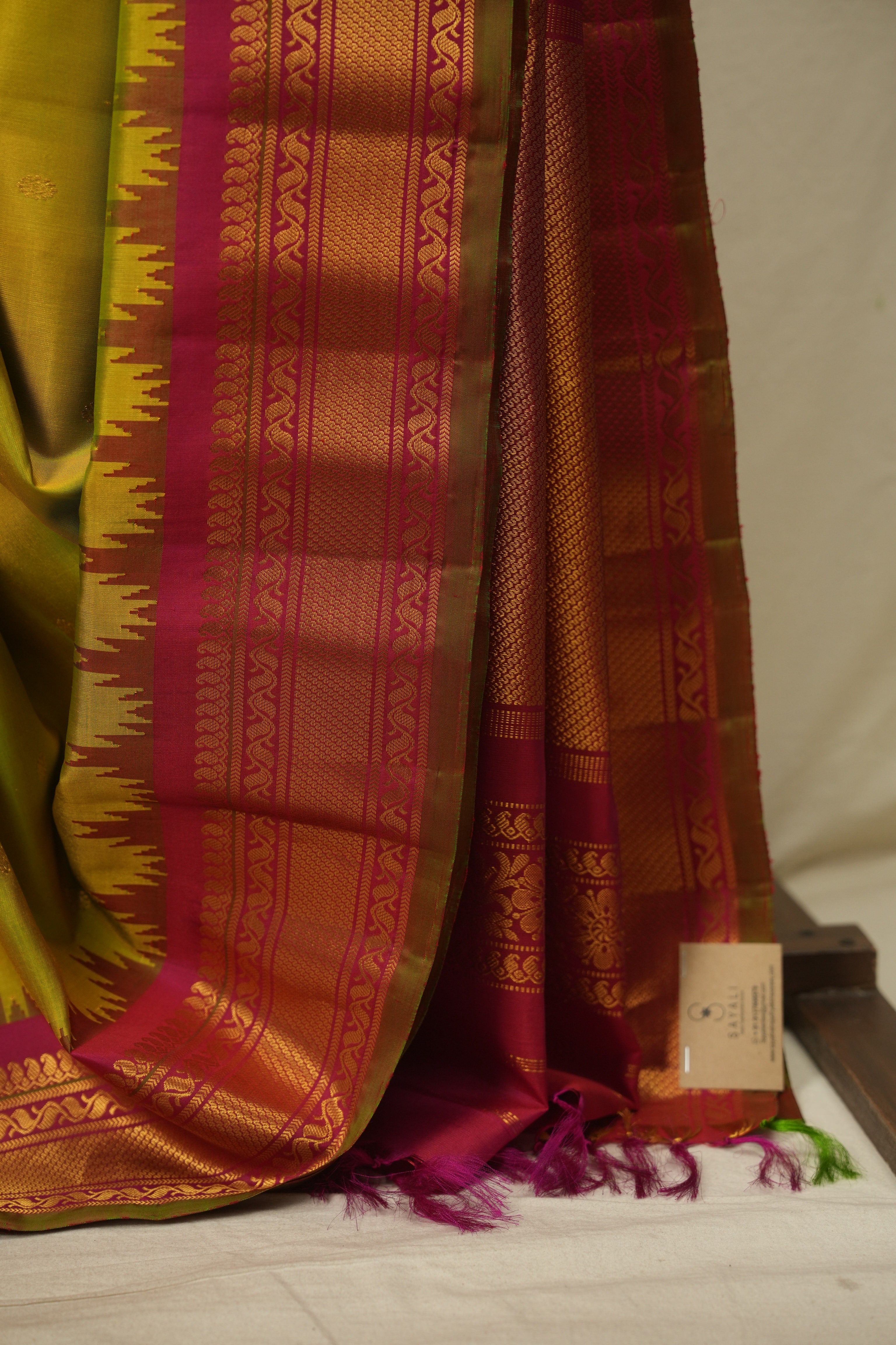 Moss Green Gadwal Silk Saree - SRMGGSS662