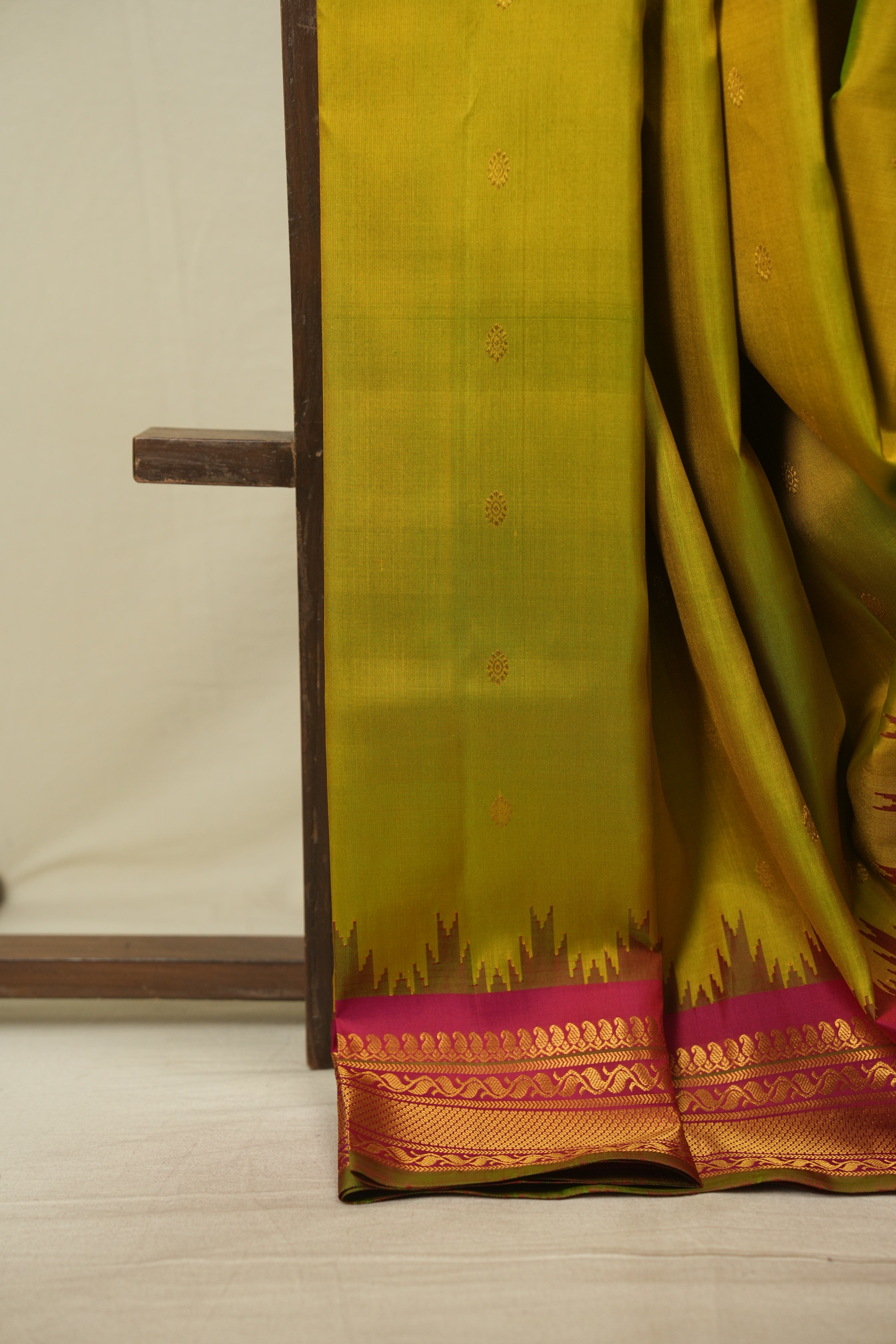 Moss Green Gadwal Silk Saree - SRMGGSS662