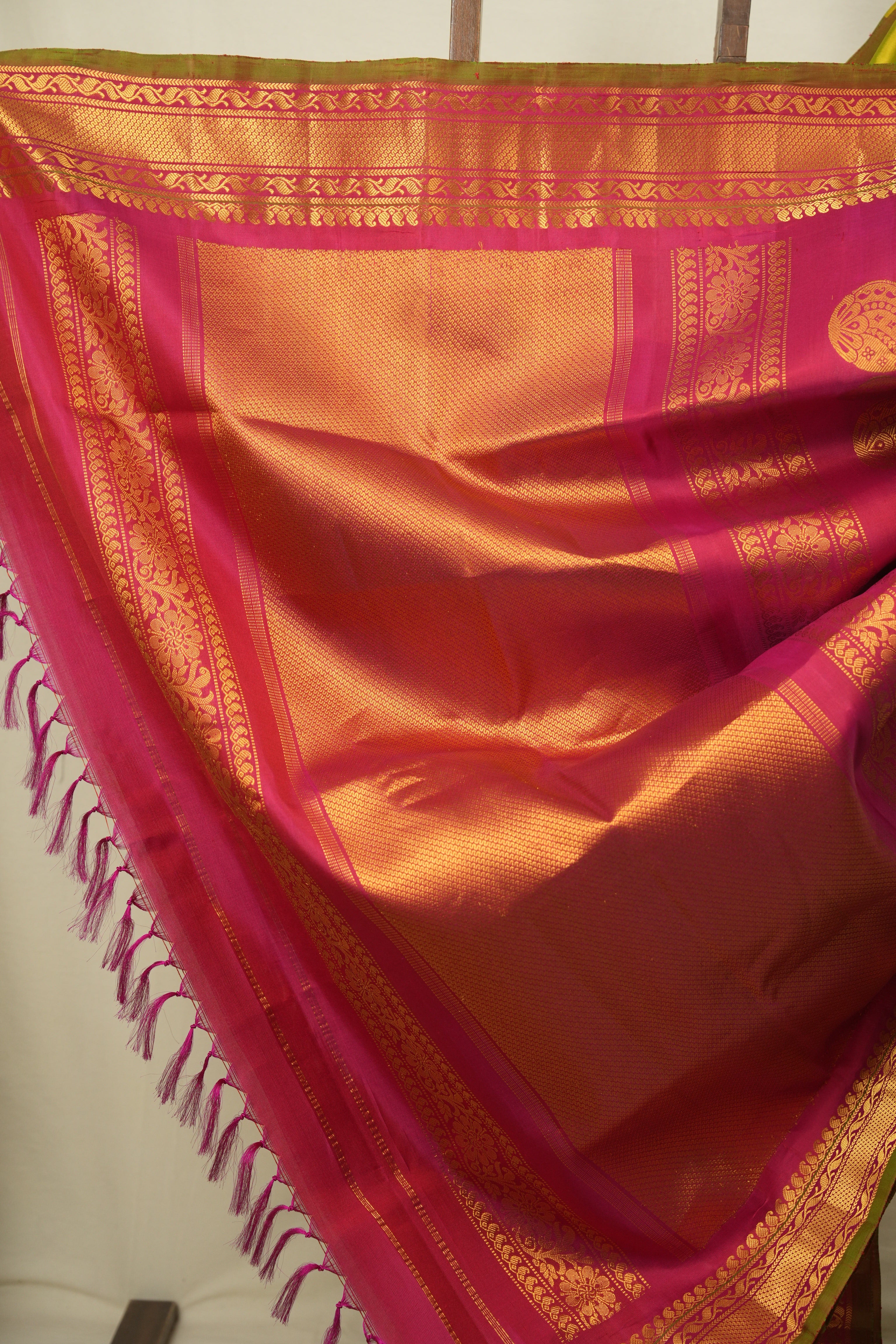 Moss Green Gadwal Silk Saree - SRMGGSS662
