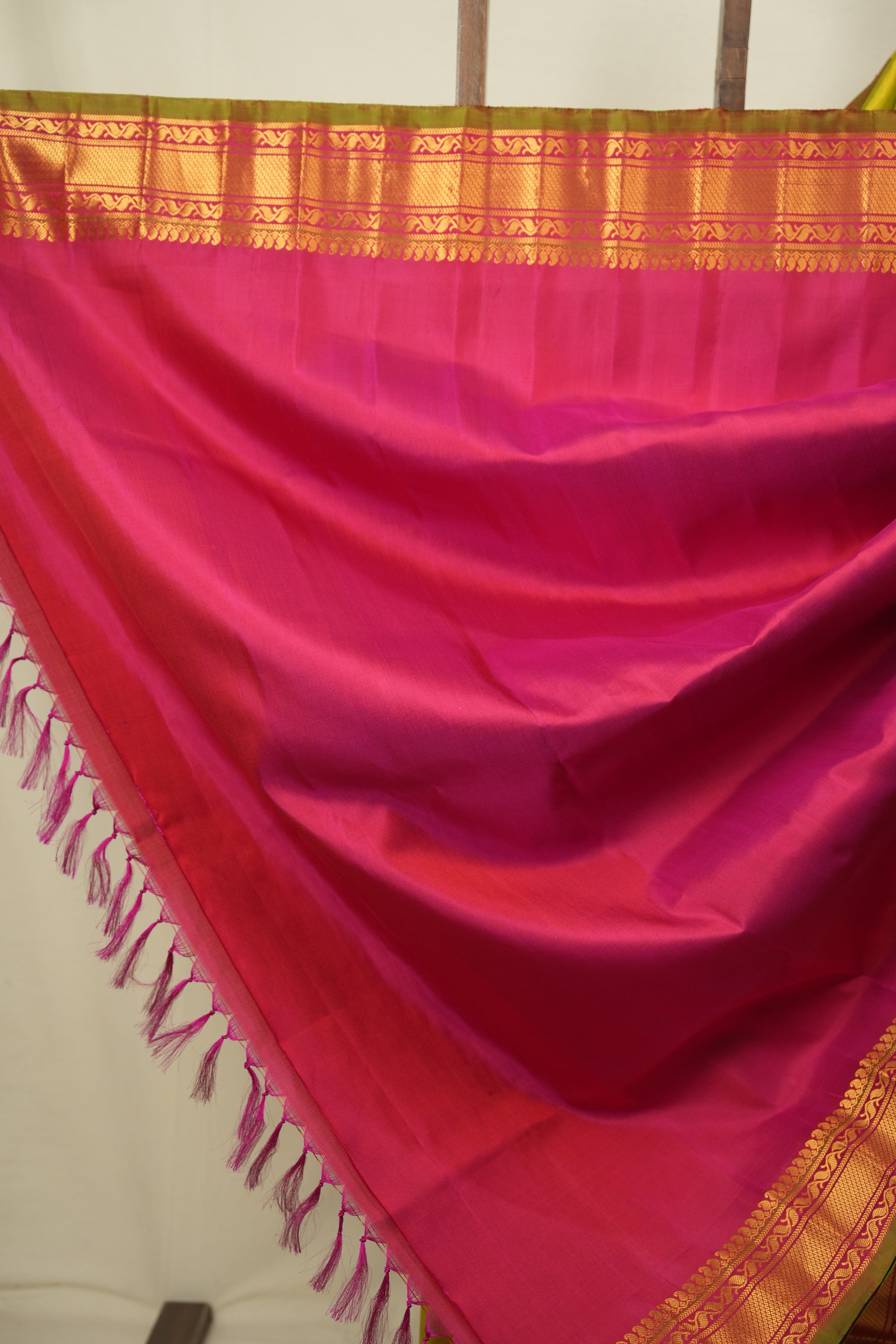 Moss Green Gadwal Silk Saree - SRMGGSS662
