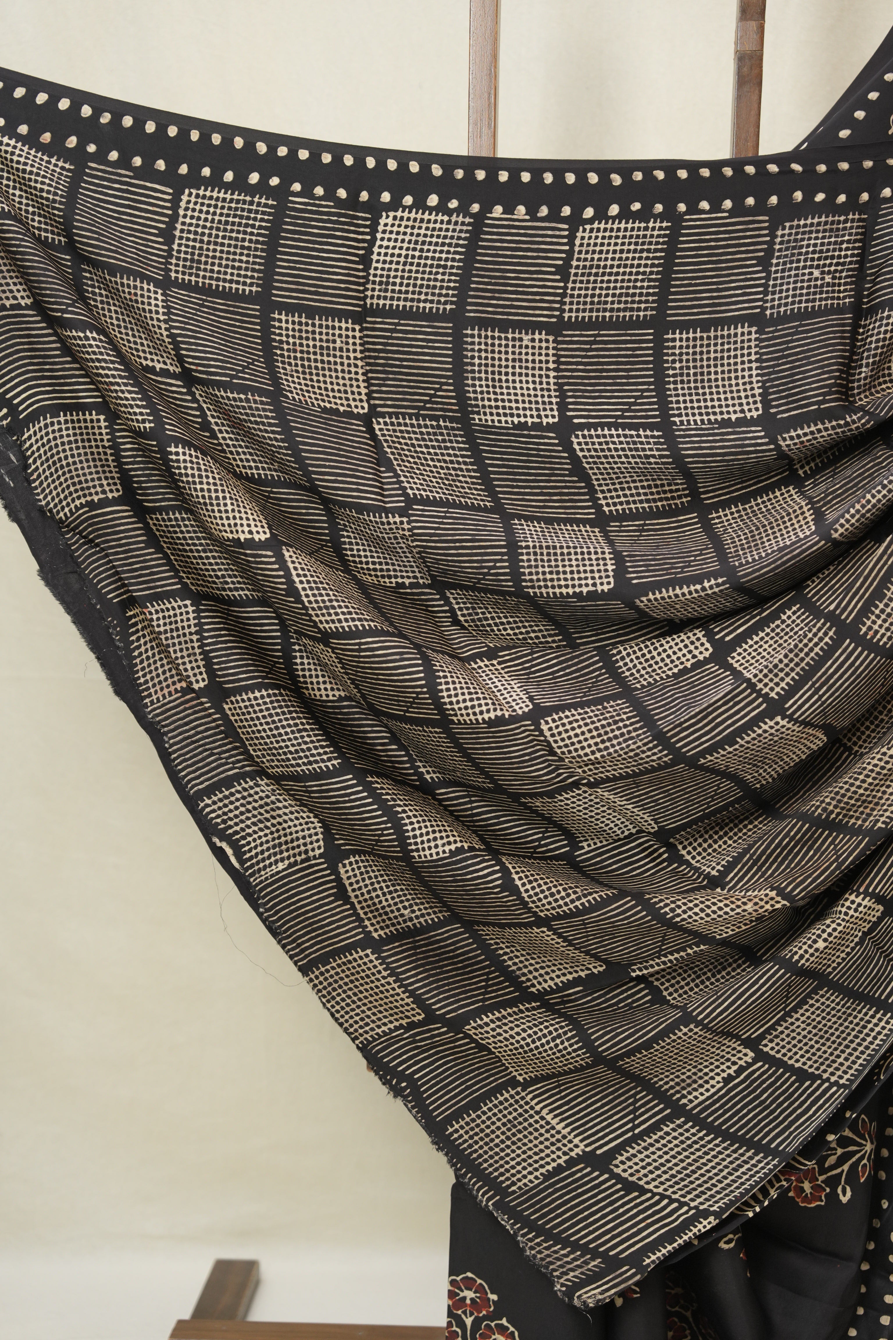 Black Floral Print HBP Modal Silk Saree - SRBFMSS574