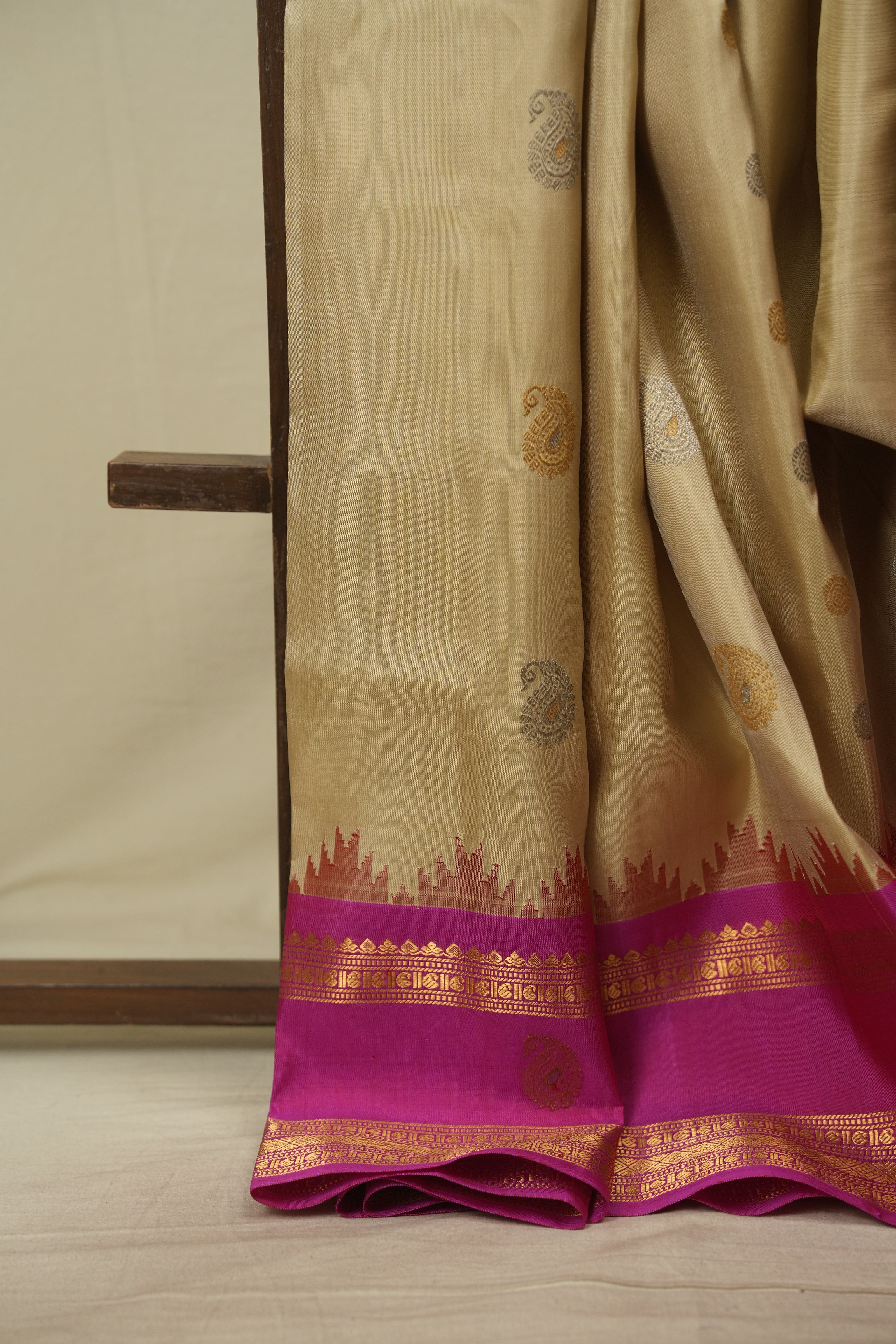 Beige Gadwal Silk Saree - SRBGSS663