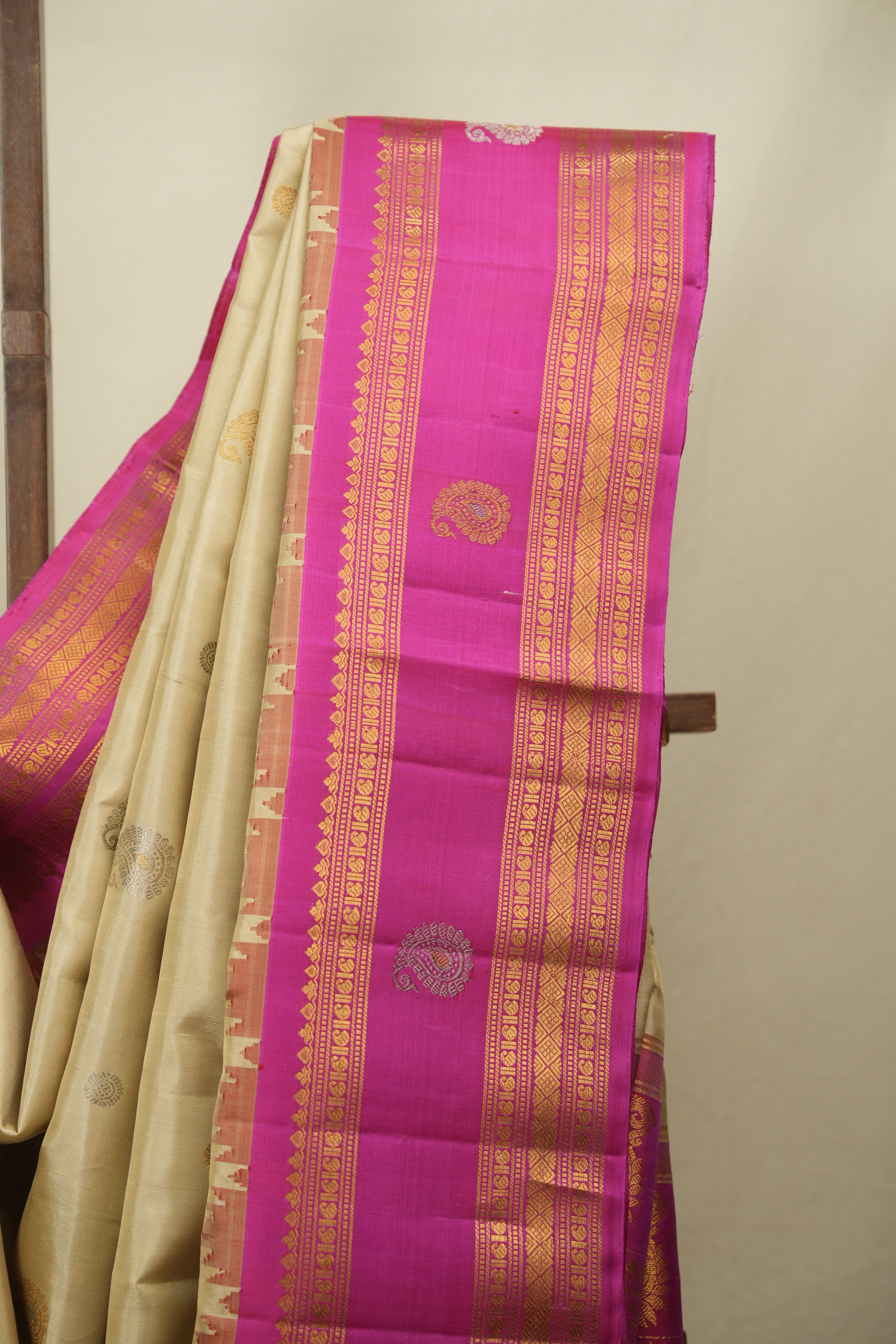 Beige Gadwal Silk Saree - SRBGSS663