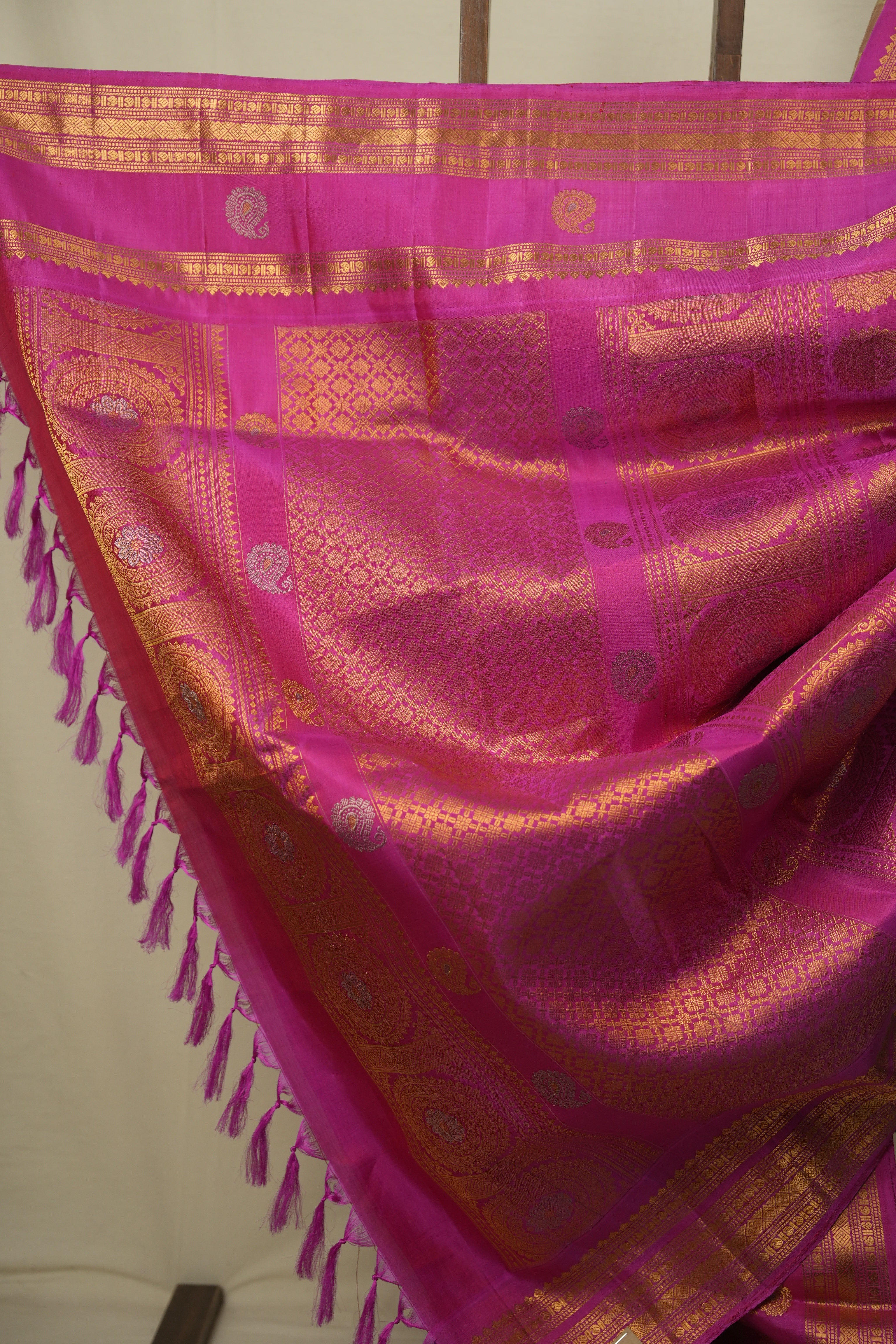 Beige Gadwal Silk Saree - SRBGSS663