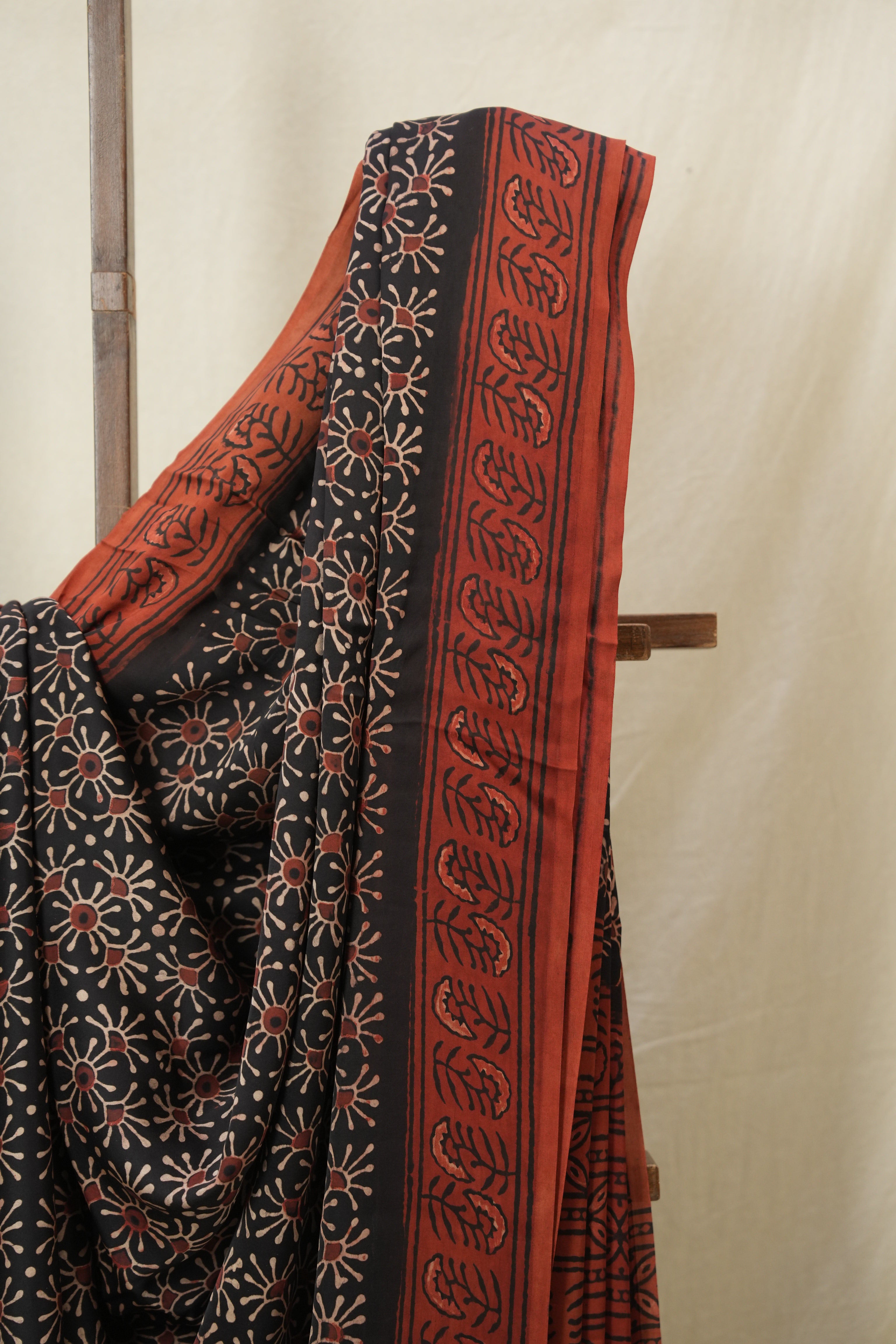 Black HBP Modal Silk Saree - SRBMSS572