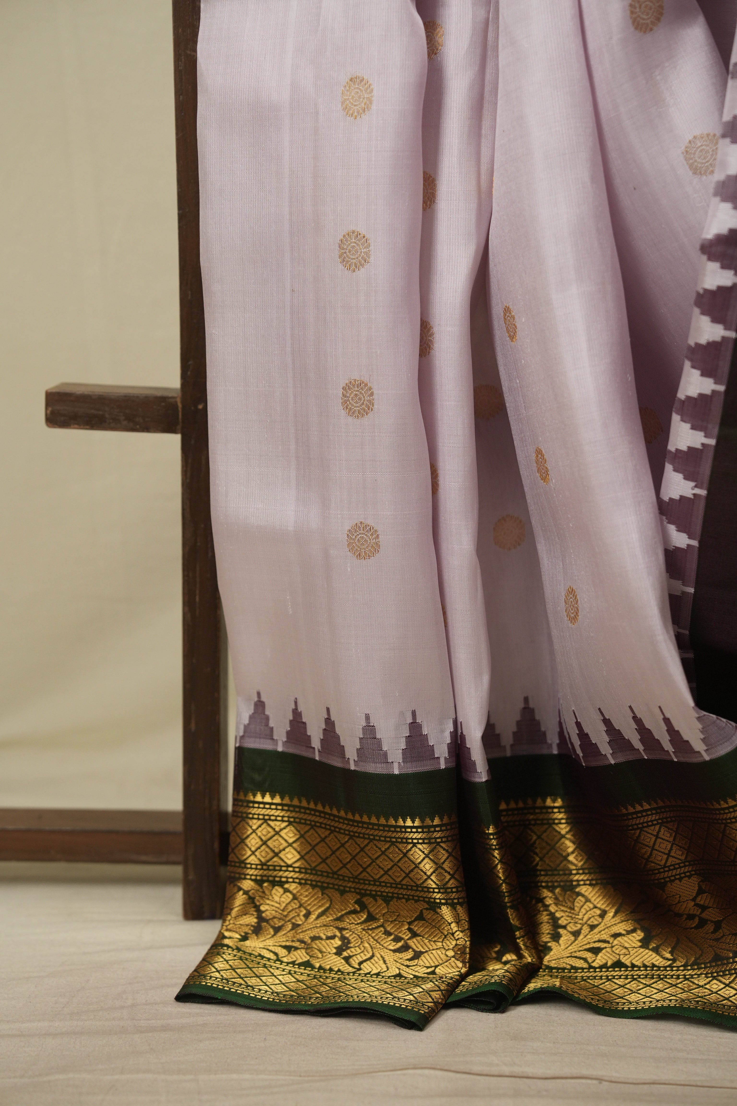 Light Lilac Gadwal Silk Saree - SRLLGSS658