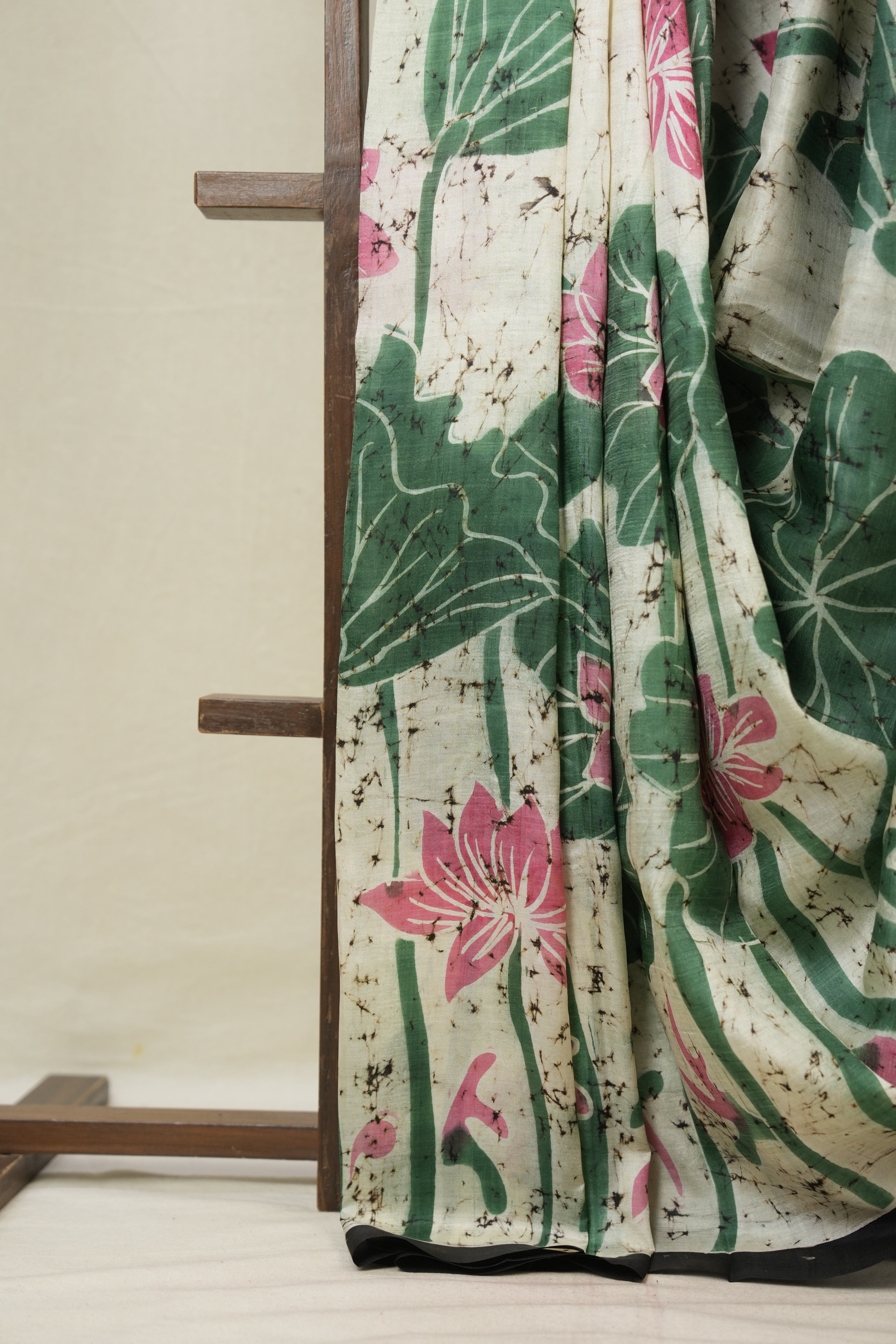 Cream Batik Printed Tussar Silk Saree - SRCPTSS045