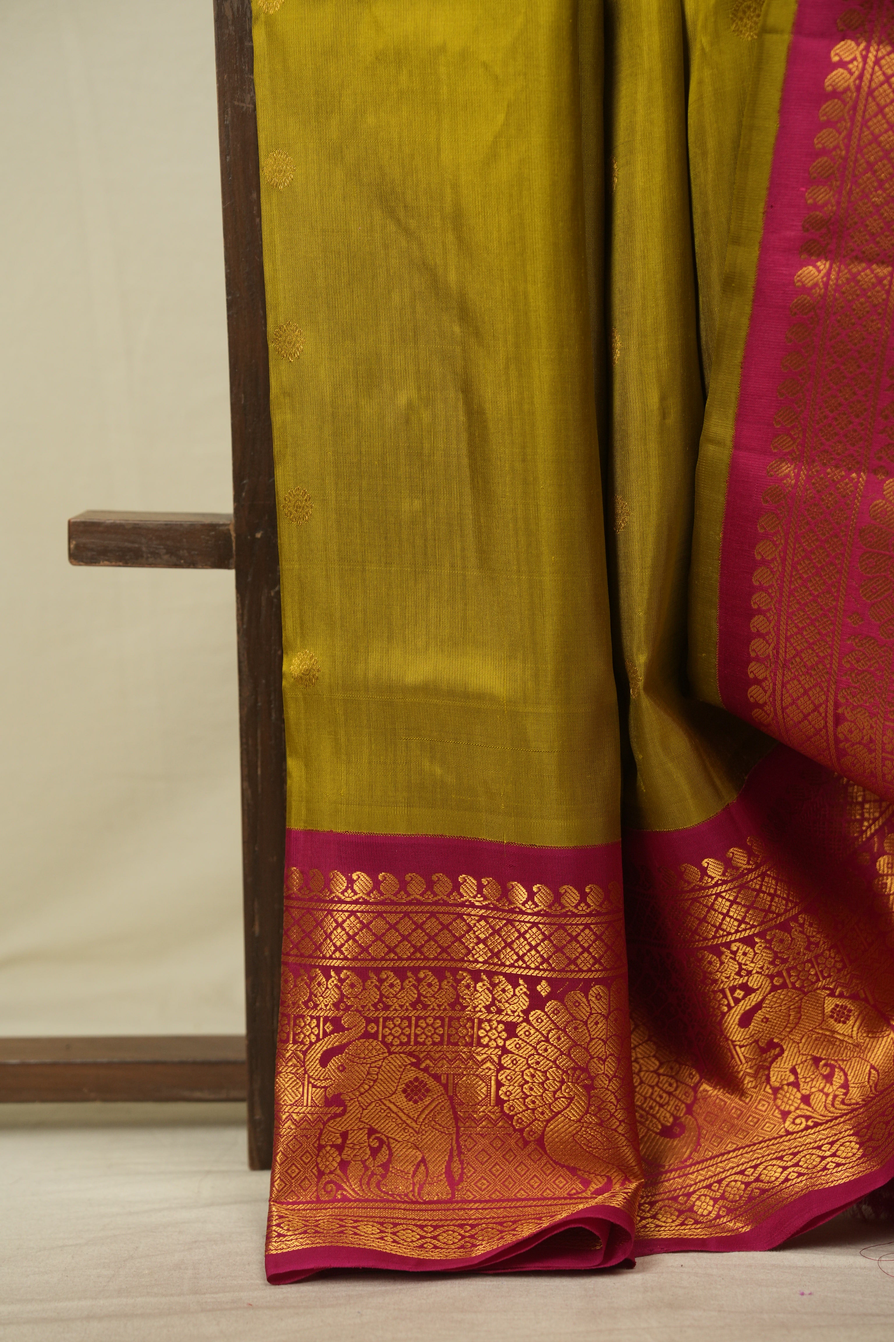 Moss Green Gadwal Silk Saree - SRMGGSS656