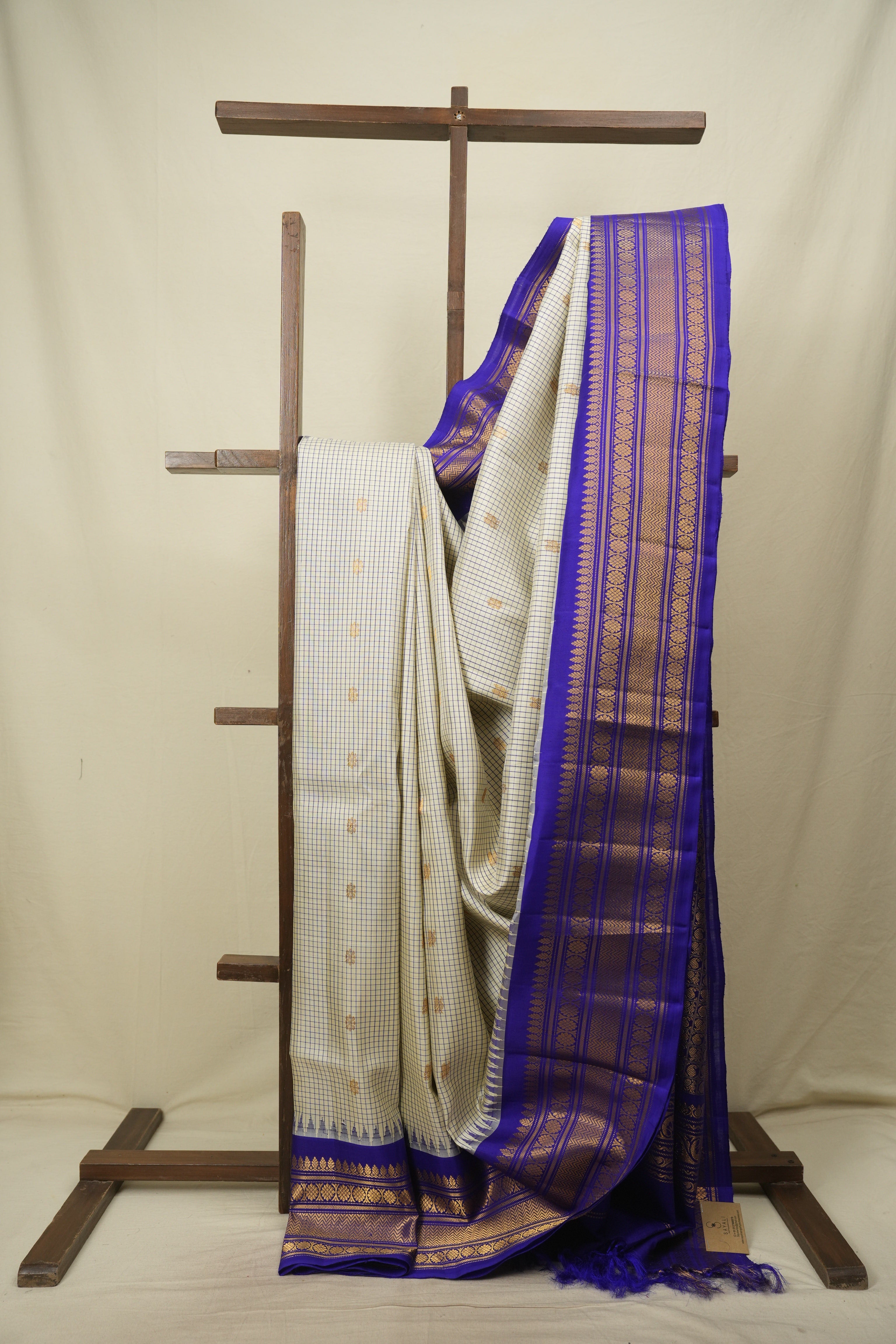 Off White Gadwal Silk Saree - SROWGSS654