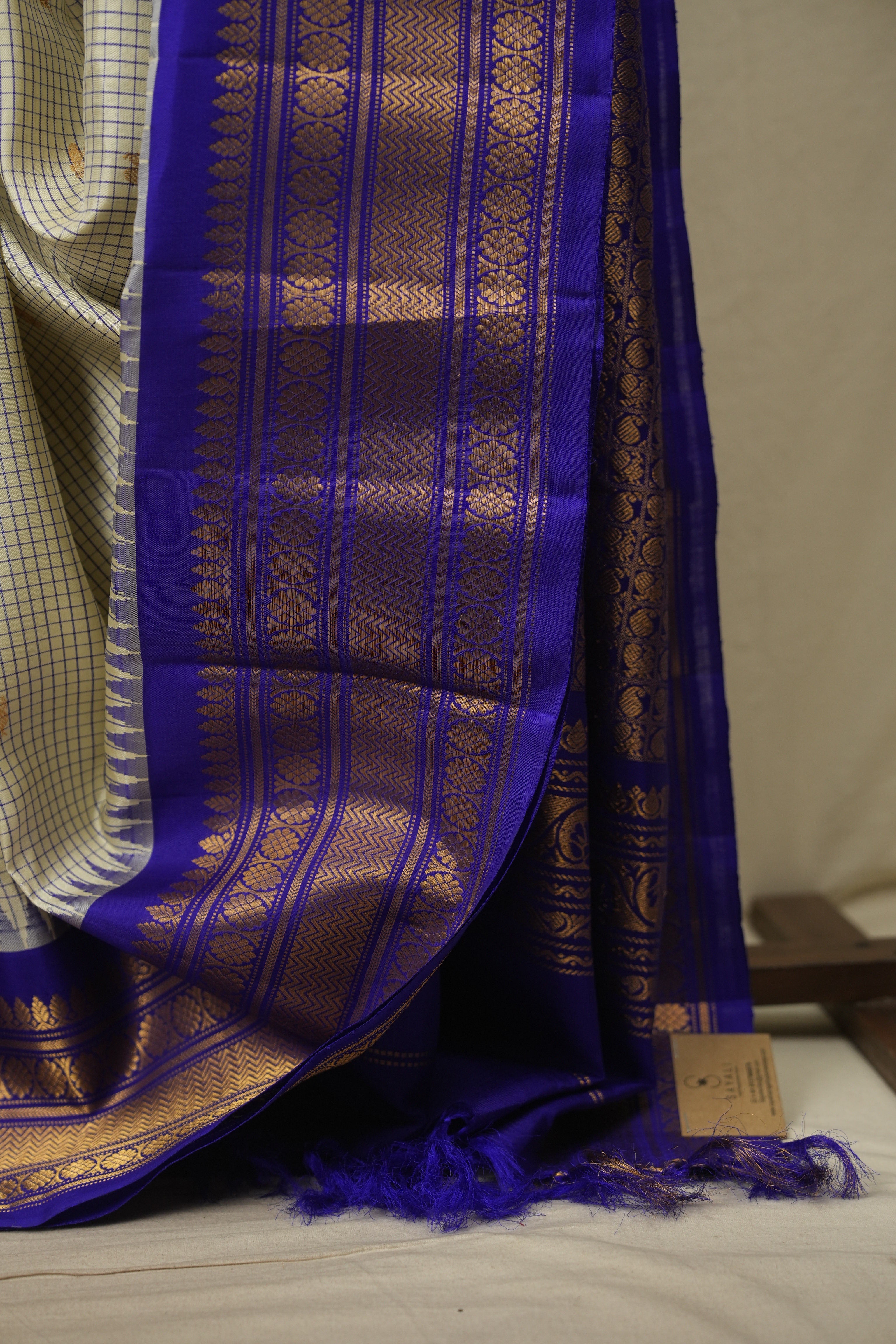 Off White Gadwal Silk Saree - SROWGSS654