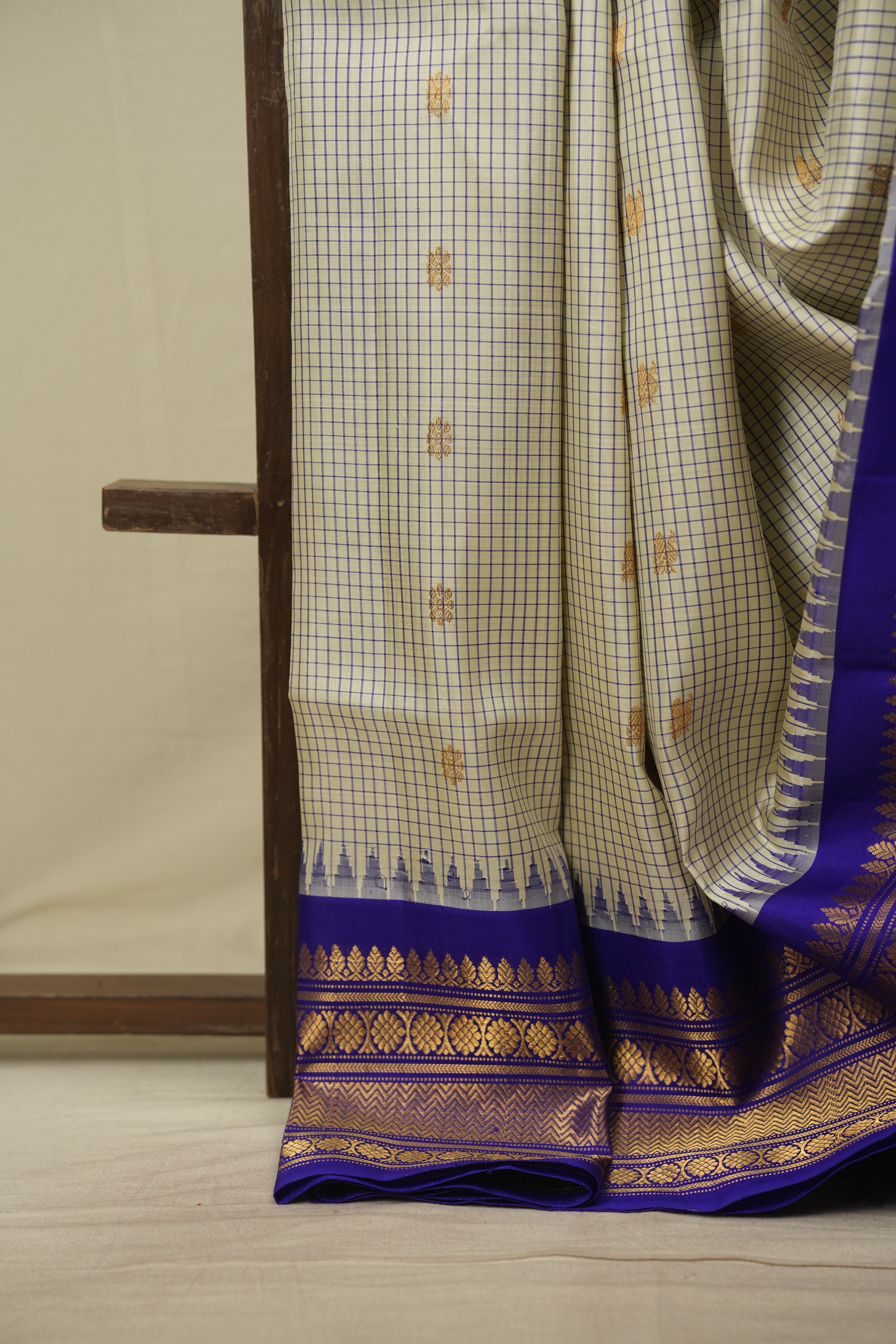 Off White Gadwal Silk Saree - SROWGSS654