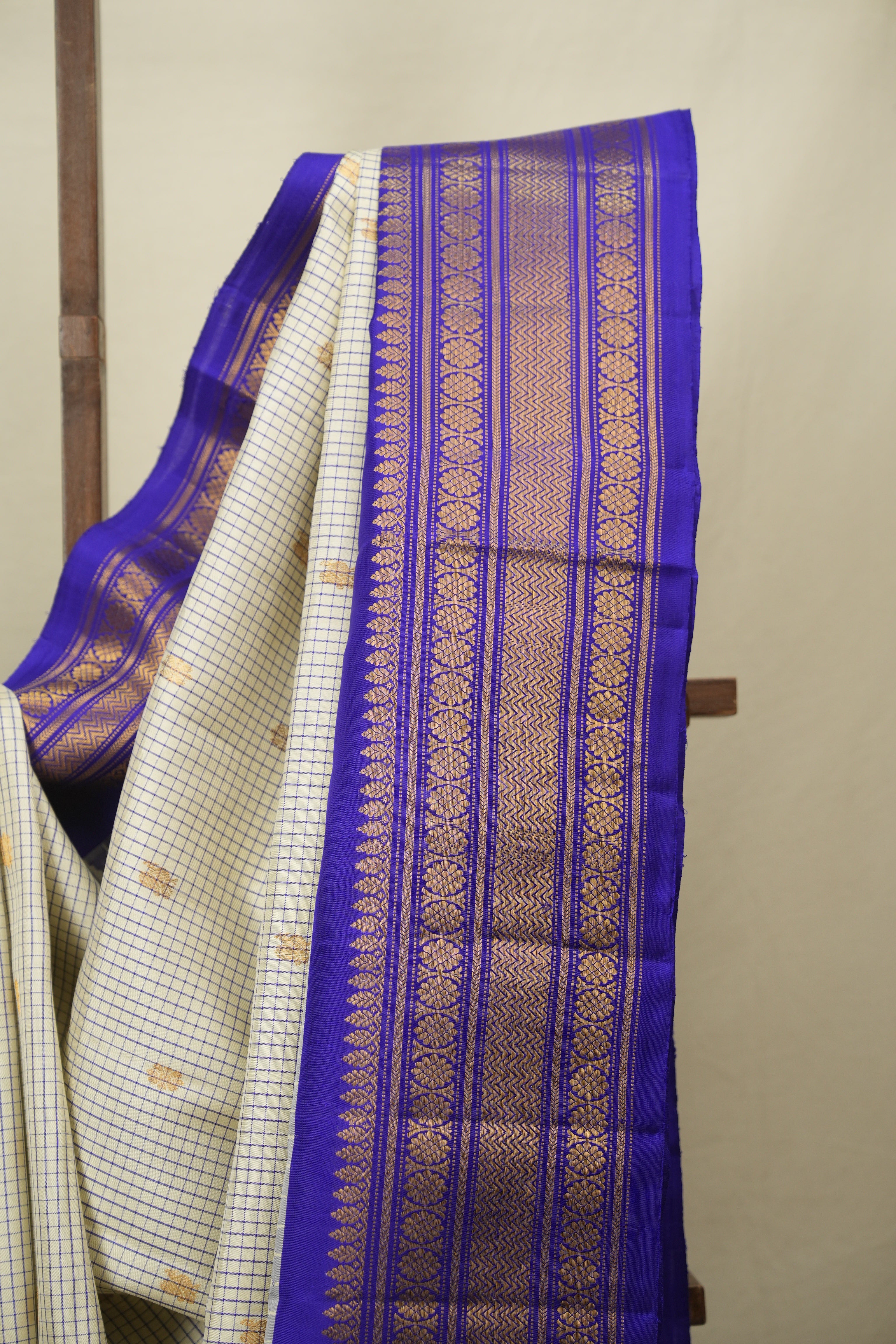 Off White Gadwal Silk Saree - SROWGSS654