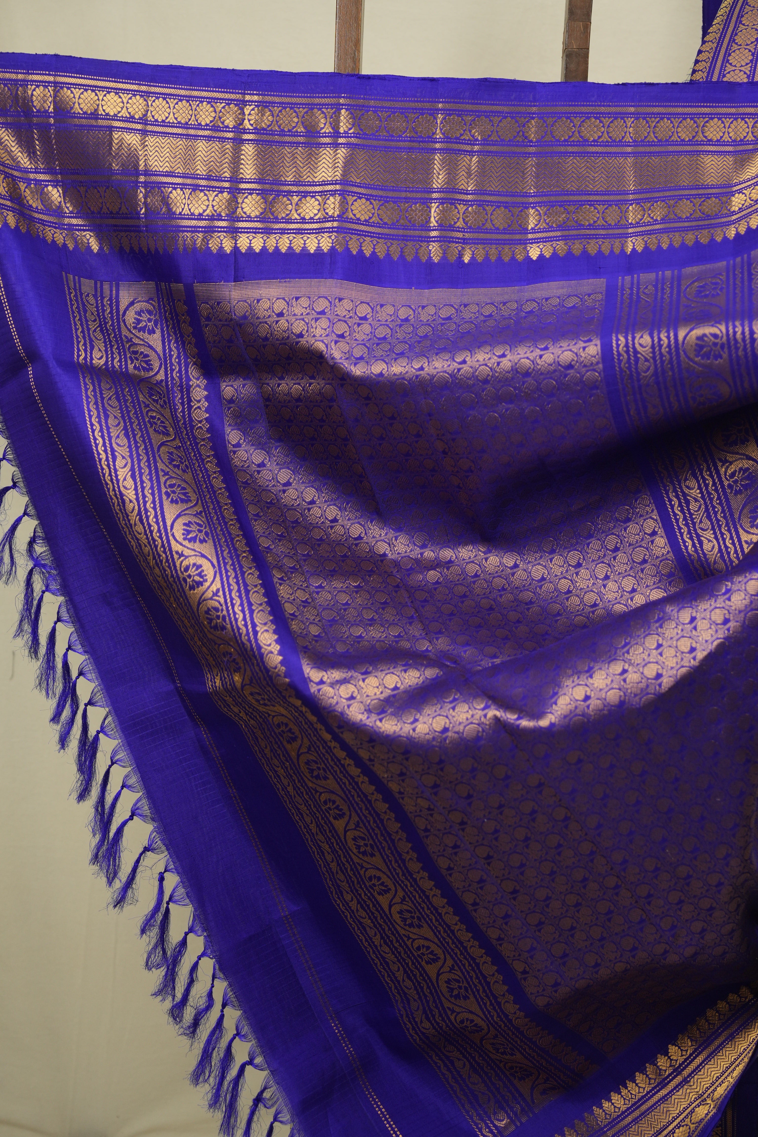 Off White Gadwal Silk Saree - SROWGSS654