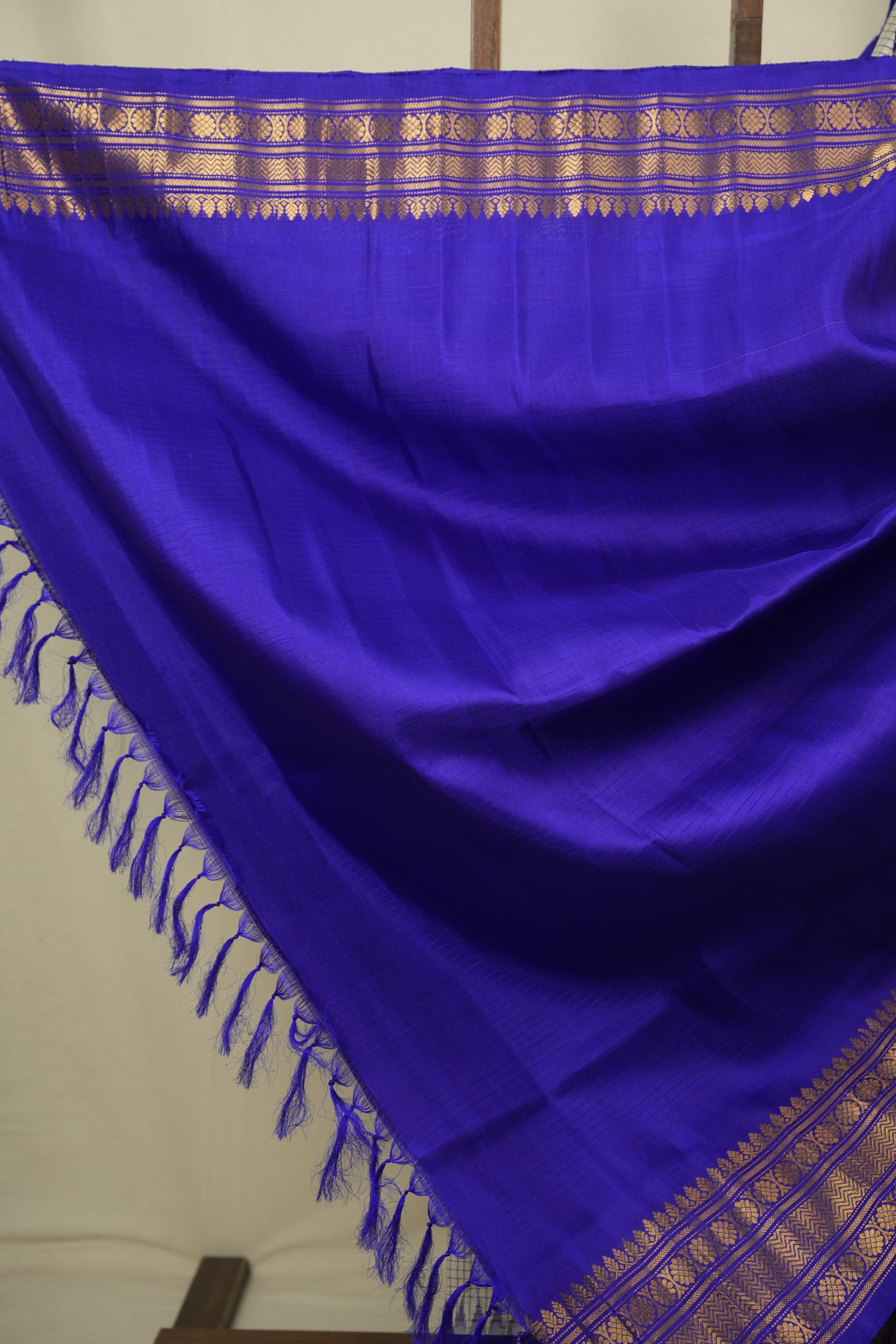 Off White Gadwal Silk Saree - SROWGSS654