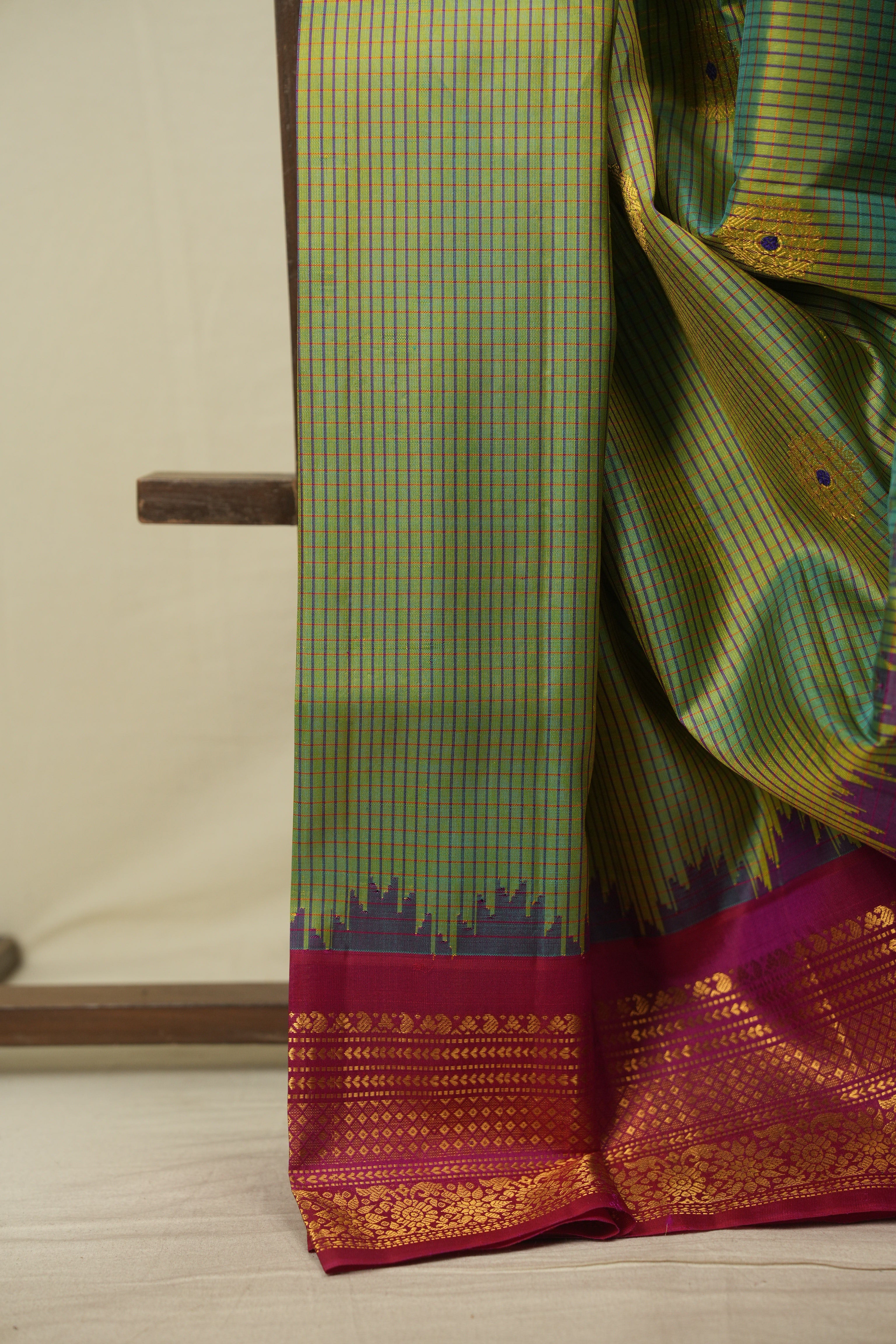 Dual Tone Green Gadwal Silk Saree - SRDTGGSS653