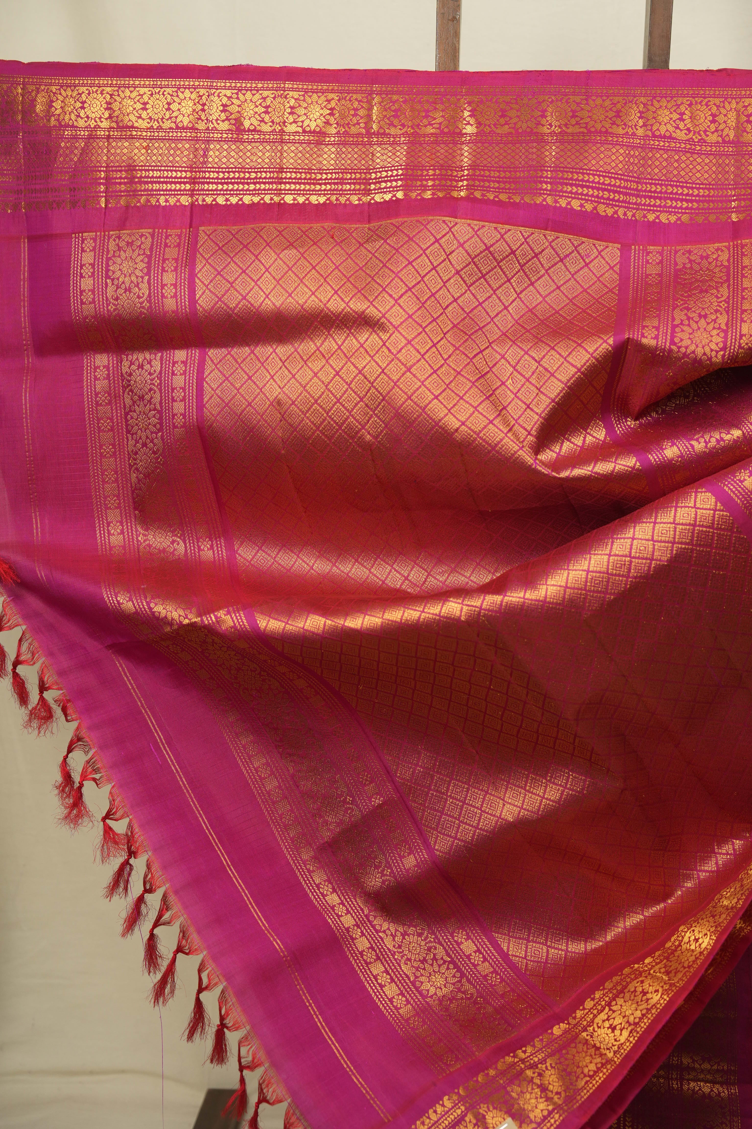 Dual Tone Green Gadwal Silk Saree - SRDTGGSS653