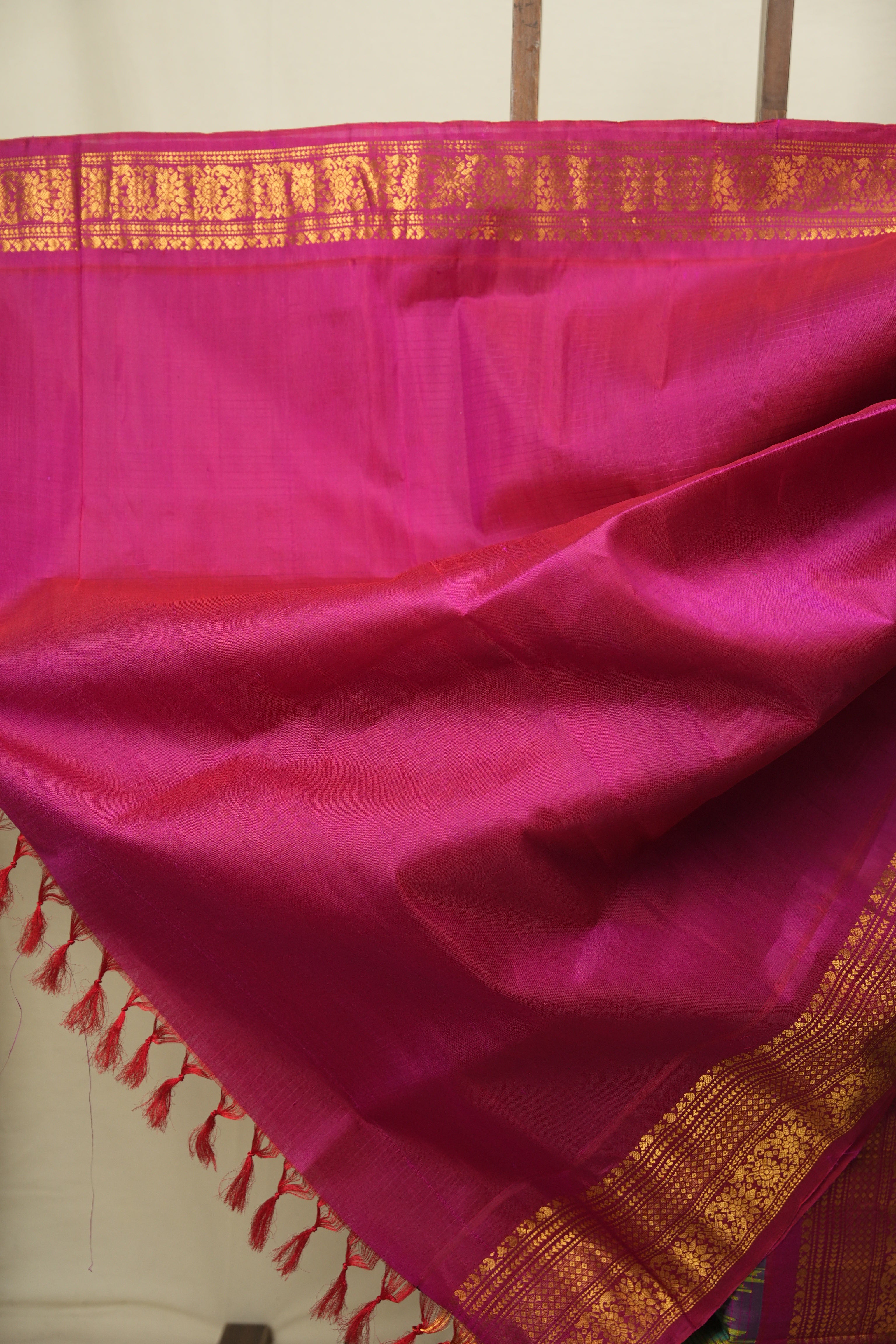 Dual Tone Green Gadwal Silk Saree - SRDTGGSS653