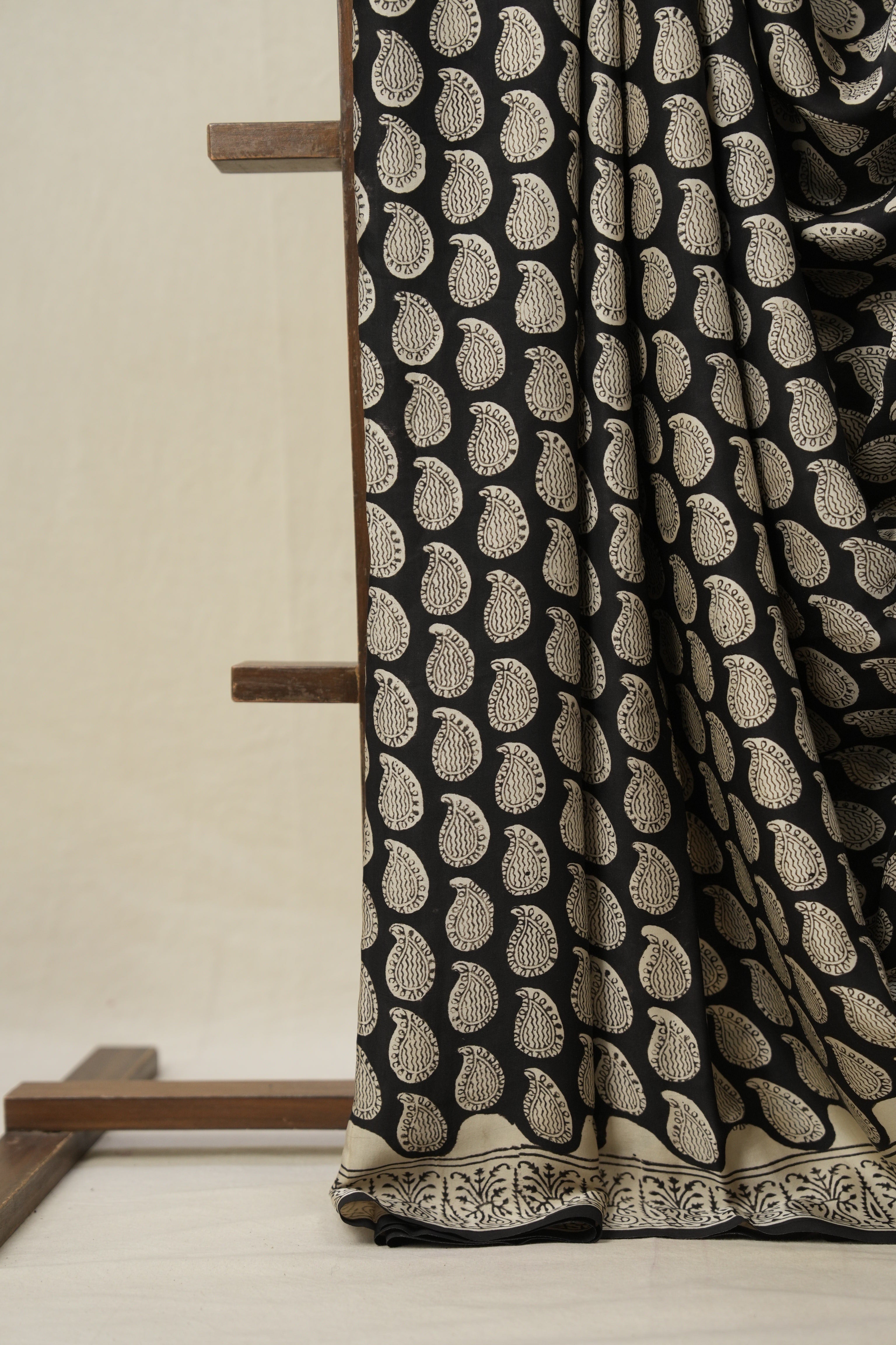 Black HBP Modal Silk Saree - SRBMSS491
