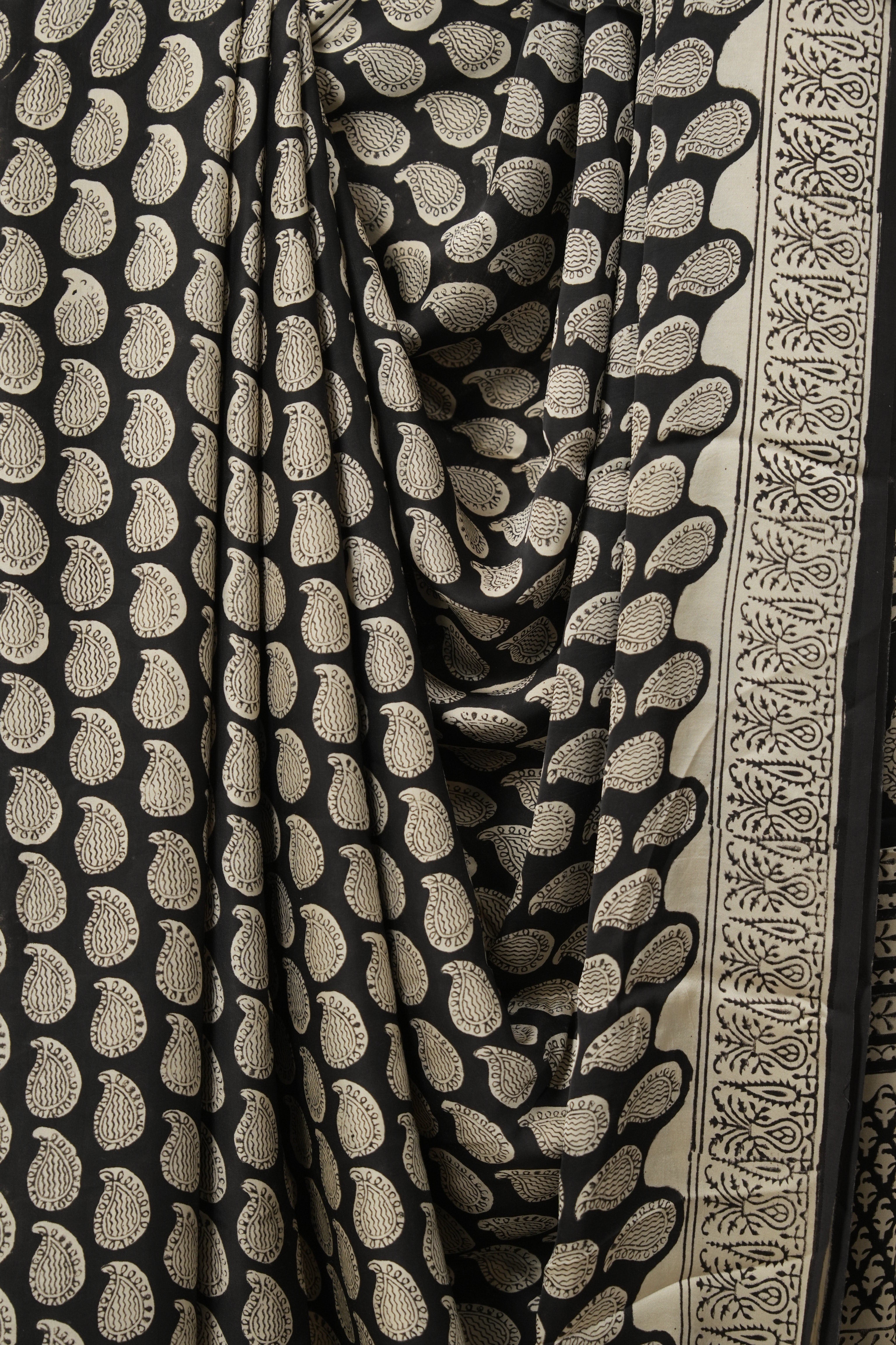 Black HBP Modal Silk Saree - SRBMSS491
