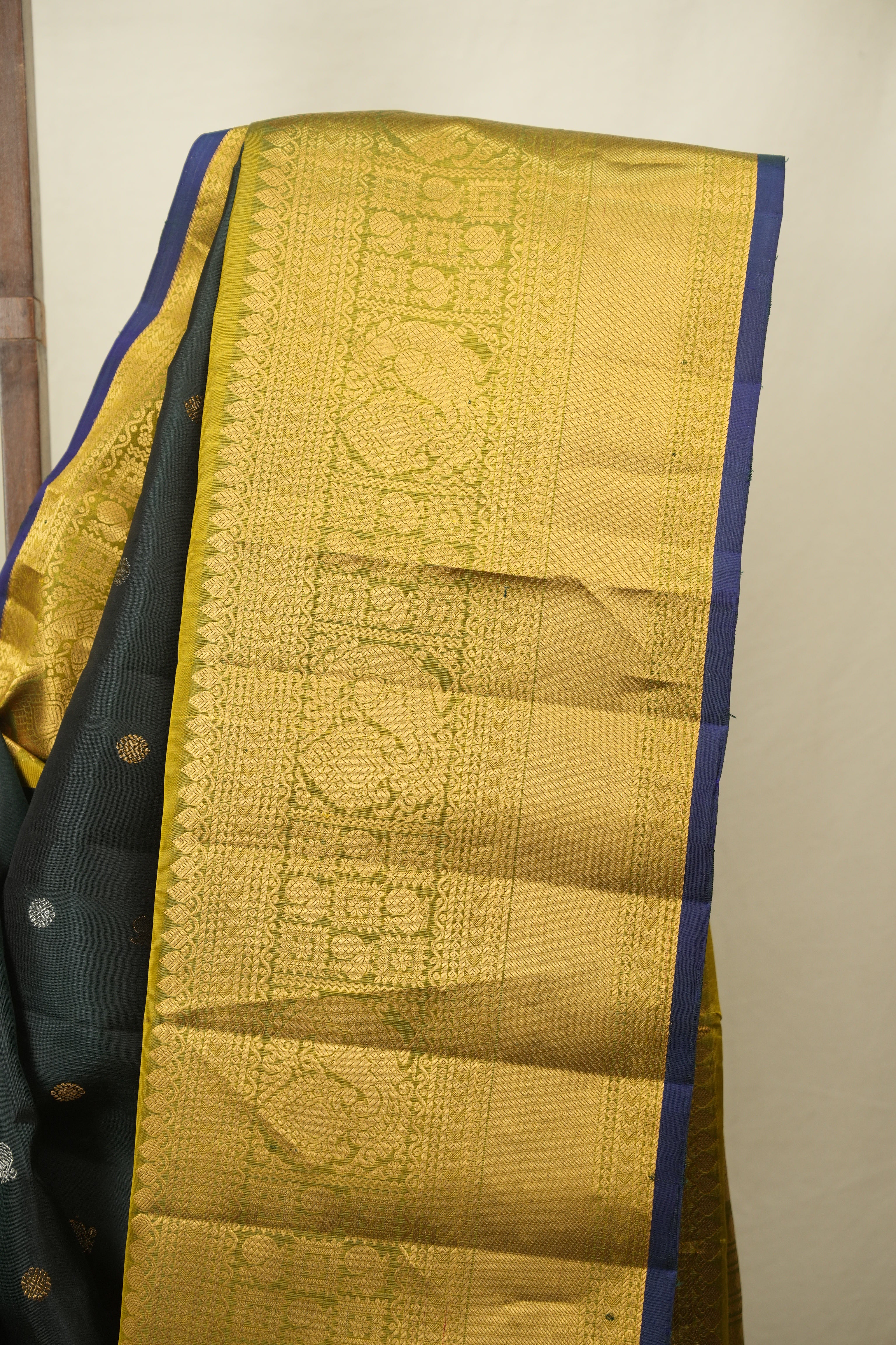 Bottle Green Gadwal Silk Saree - SRBGGSS657