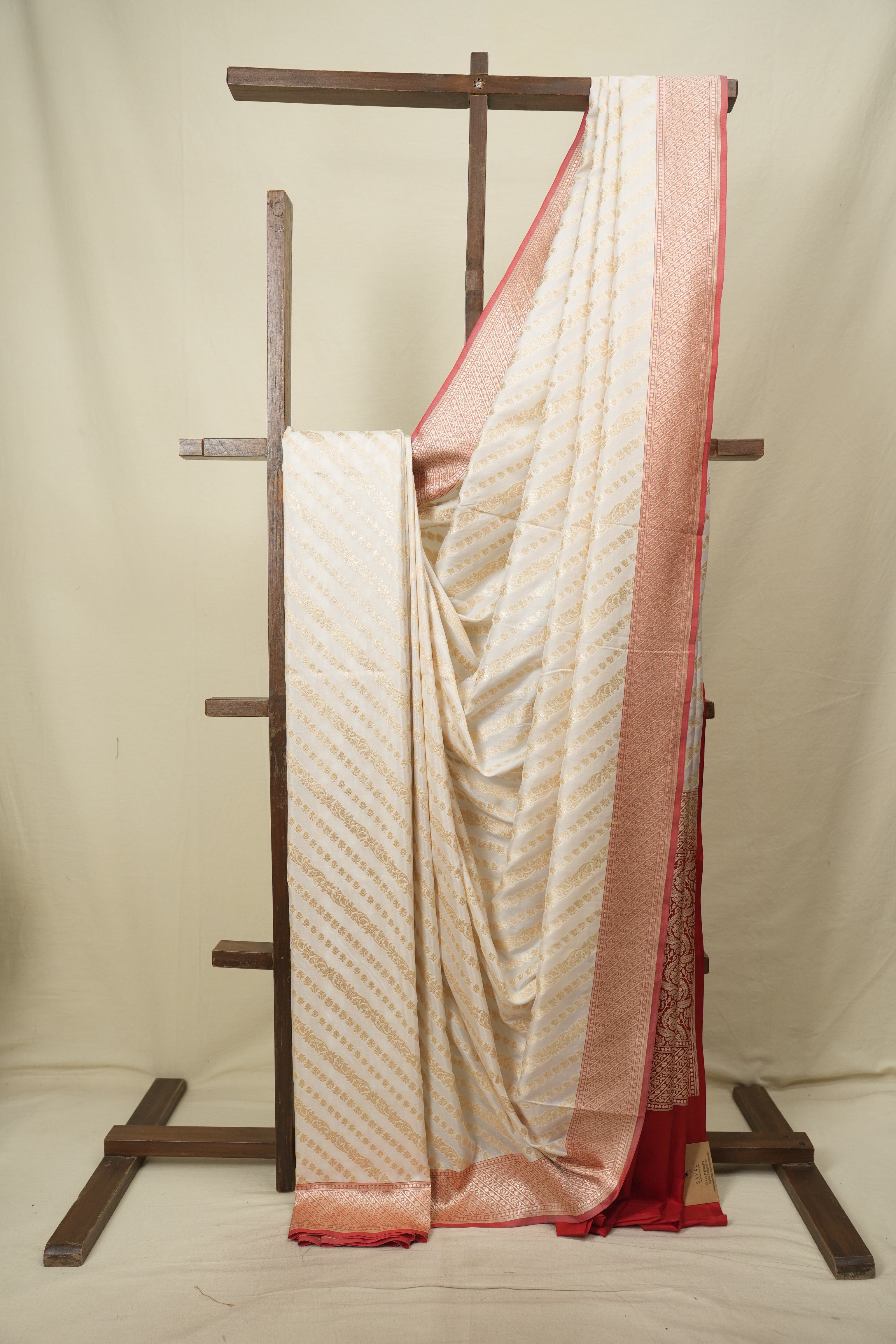 White Banarasi Silk Saree - SRWBSS998