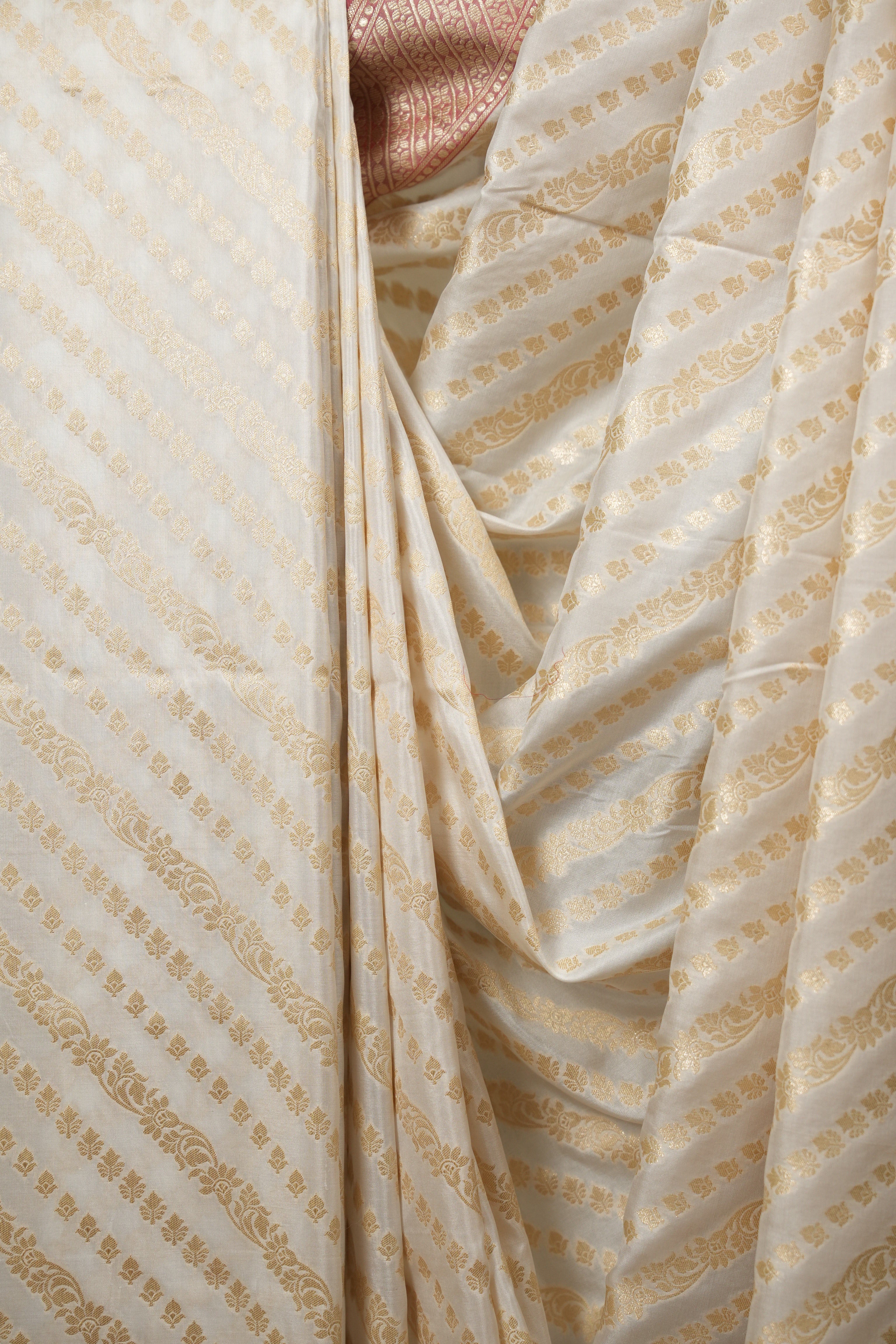 White Banarasi Silk Saree - SRWBSS998