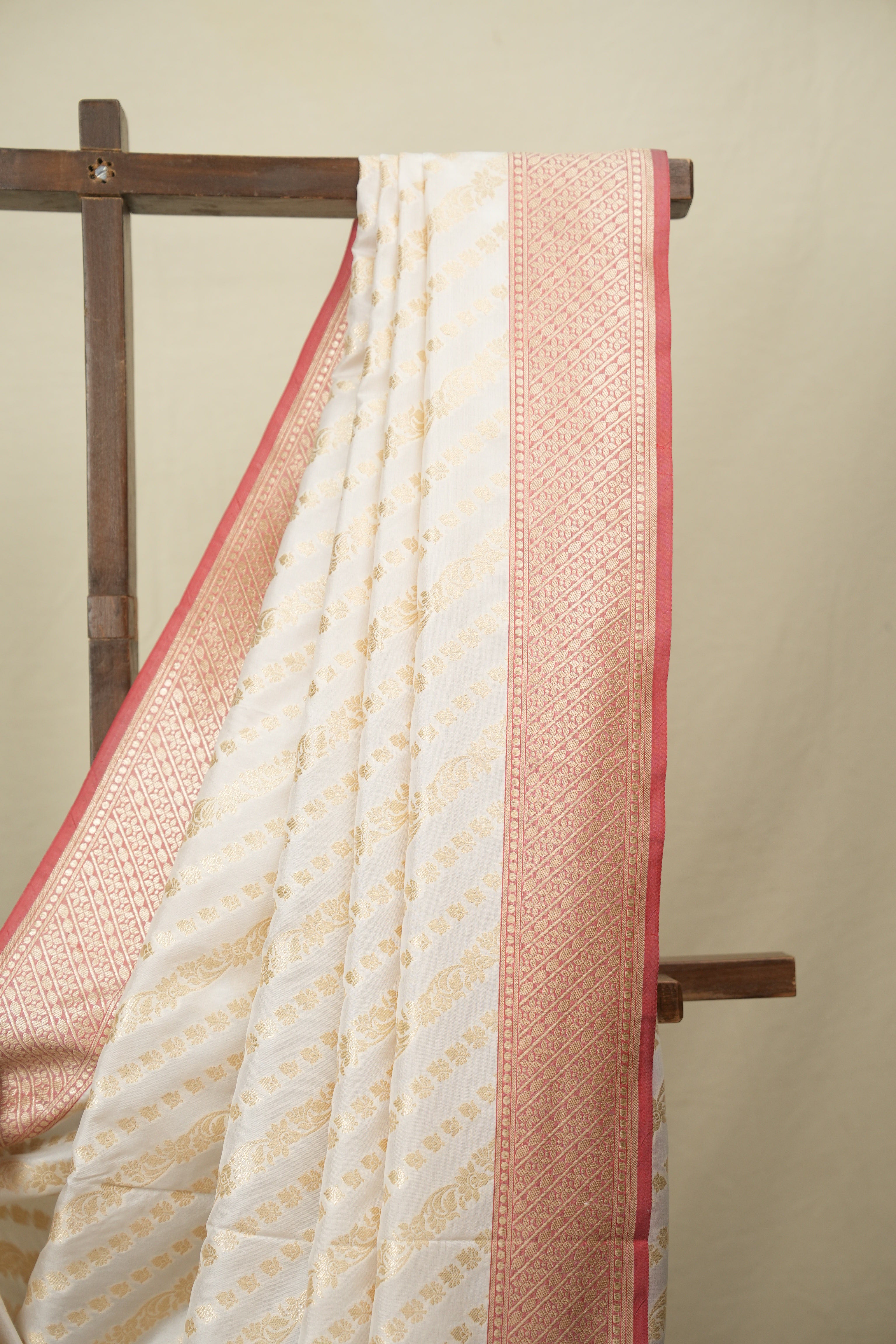 White Banarasi Silk Saree - SRWBSS998