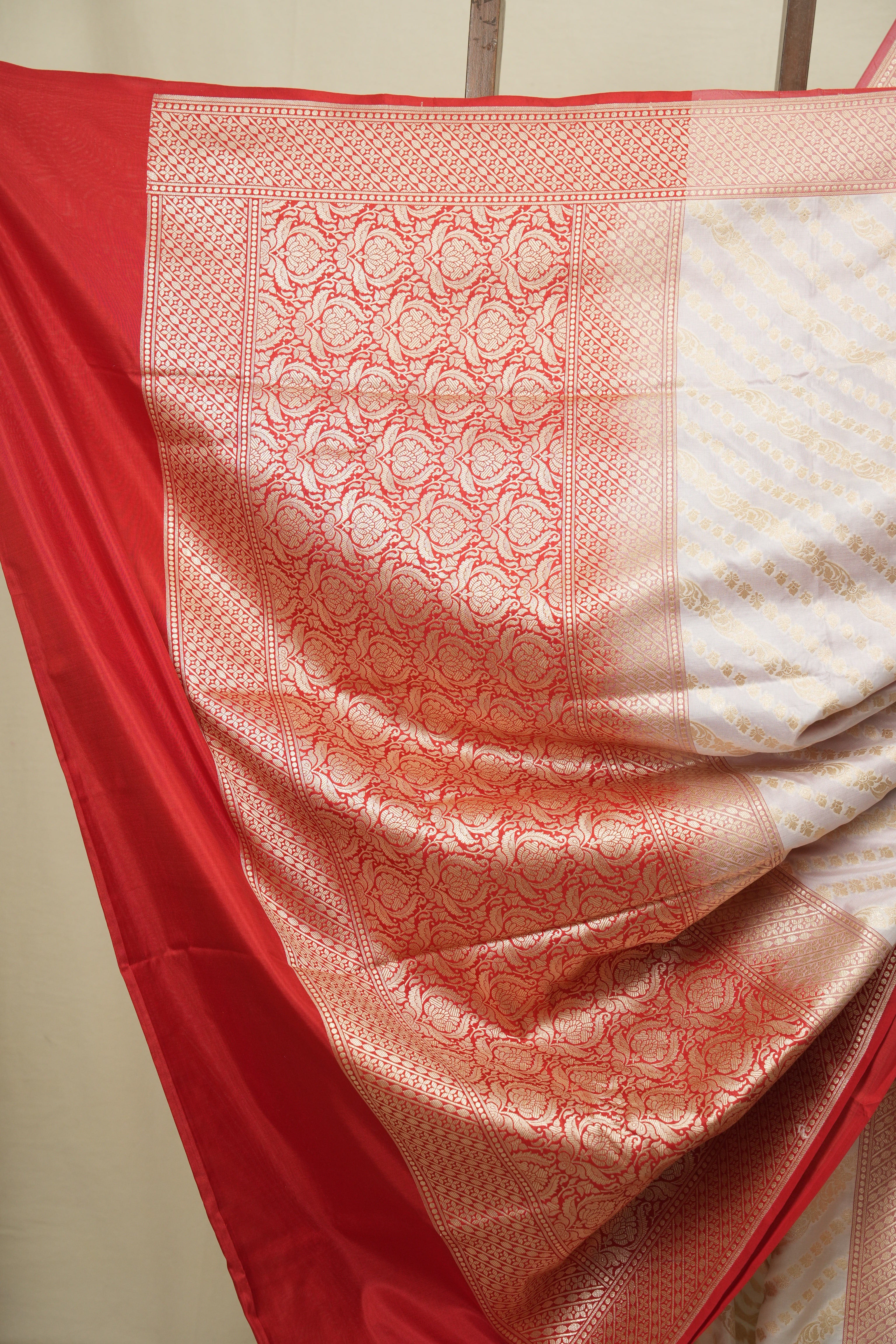 White Banarasi Silk Saree - SRWBSS998
