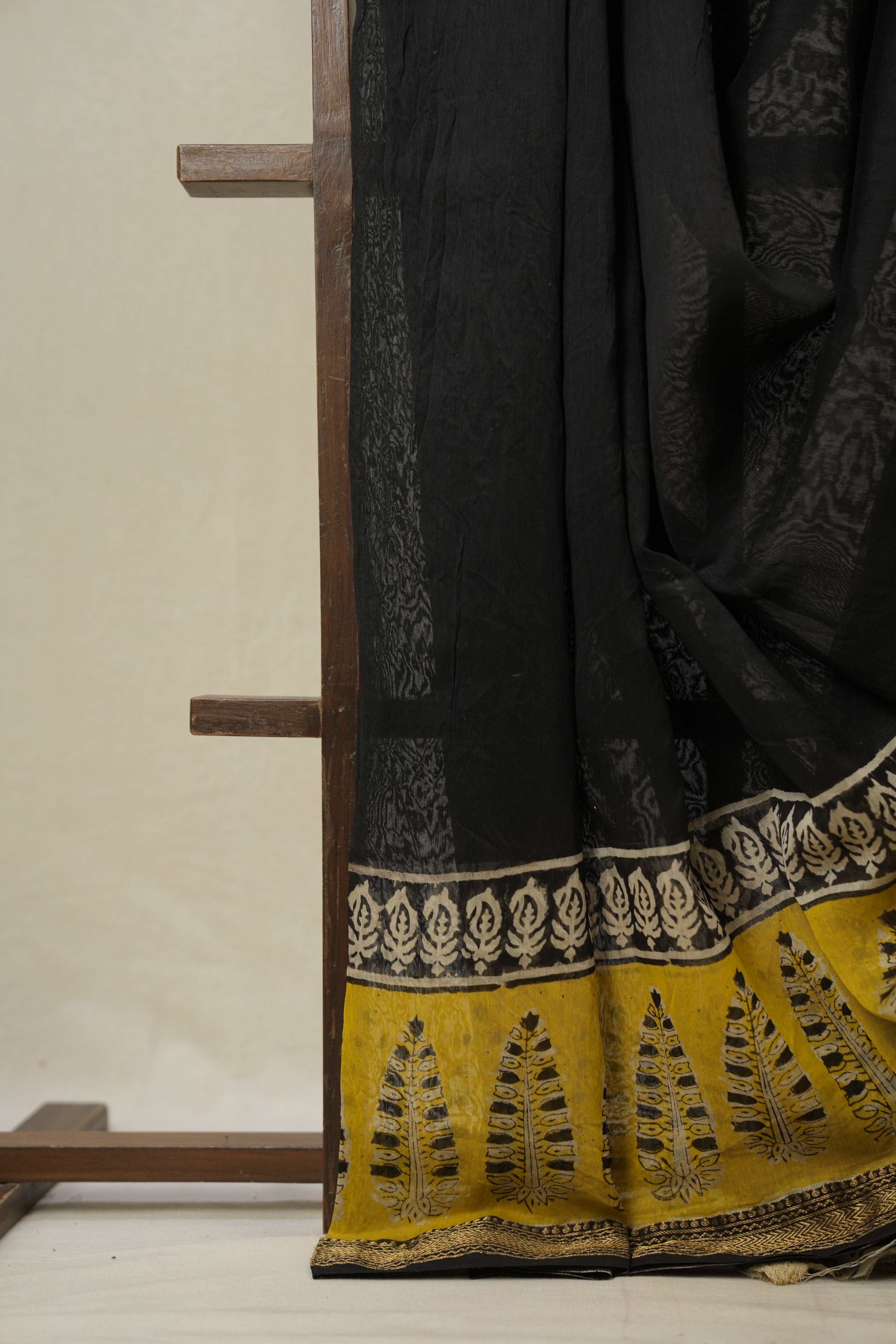 Black HBP Cotton Silk Saree With Maheshwari Border - SRBCSS1452