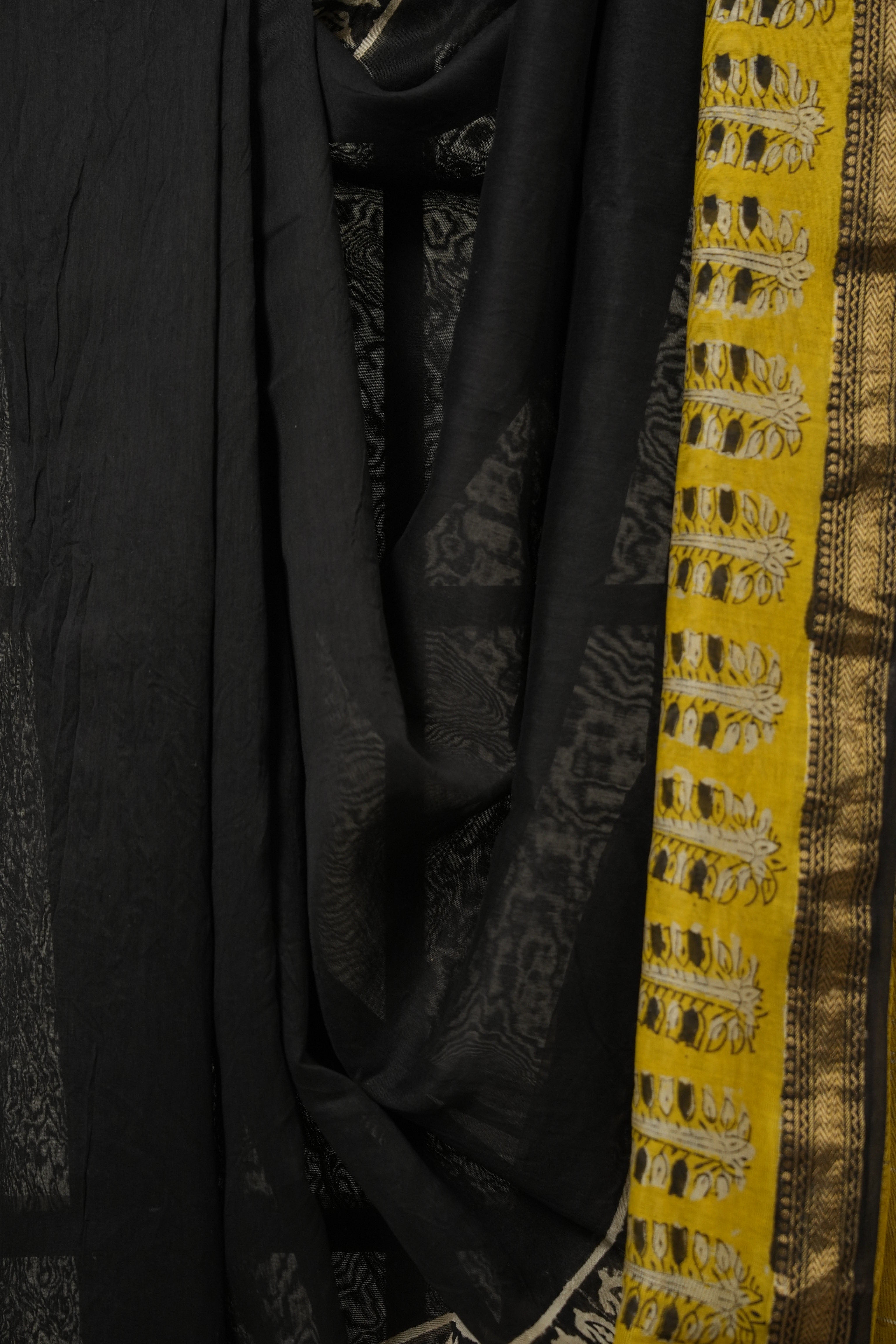 Black HBP Cotton Silk Saree With Maheshwari Border - SRBCSS1452