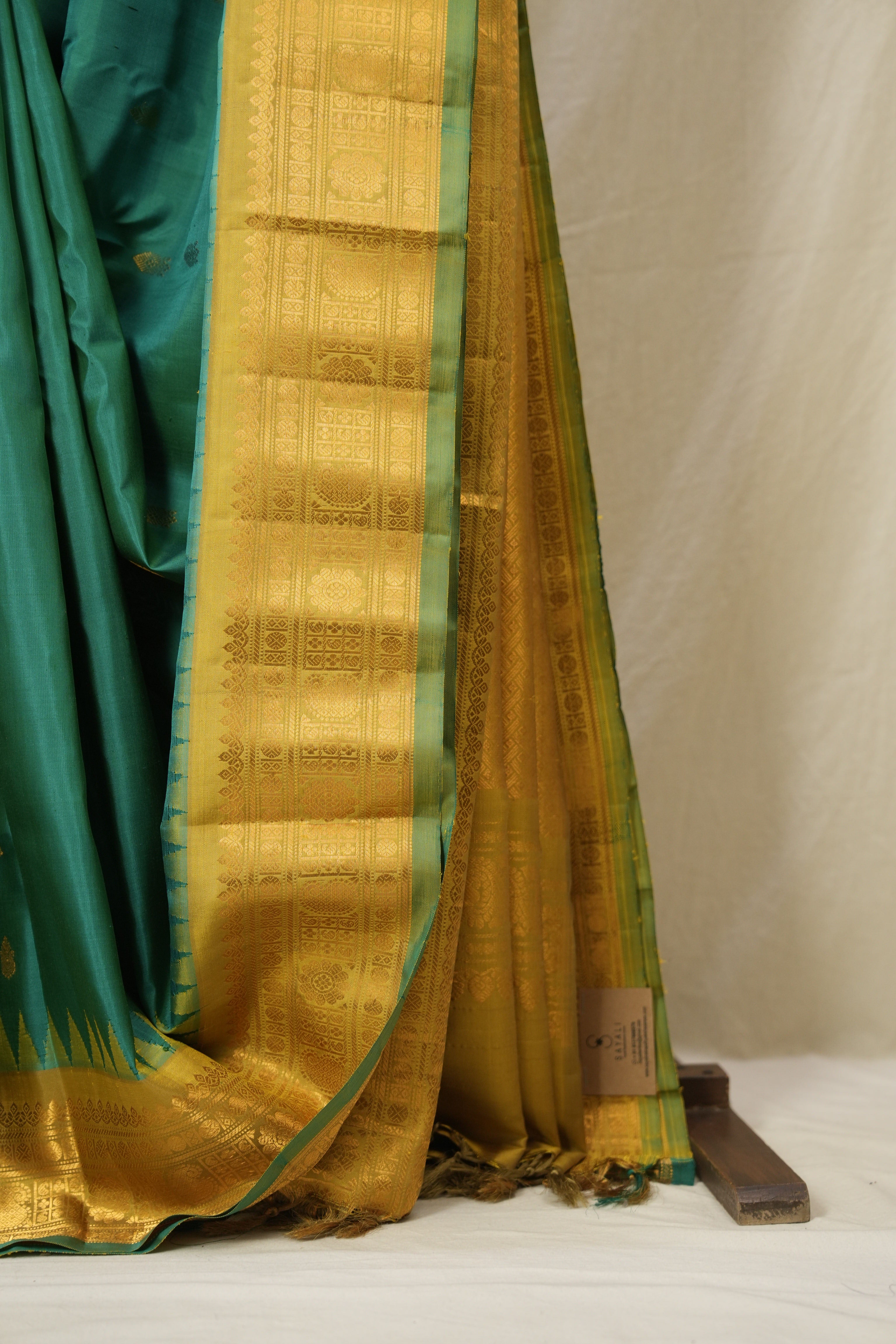 Green Gadwal Silk Saree - SRGGSS621