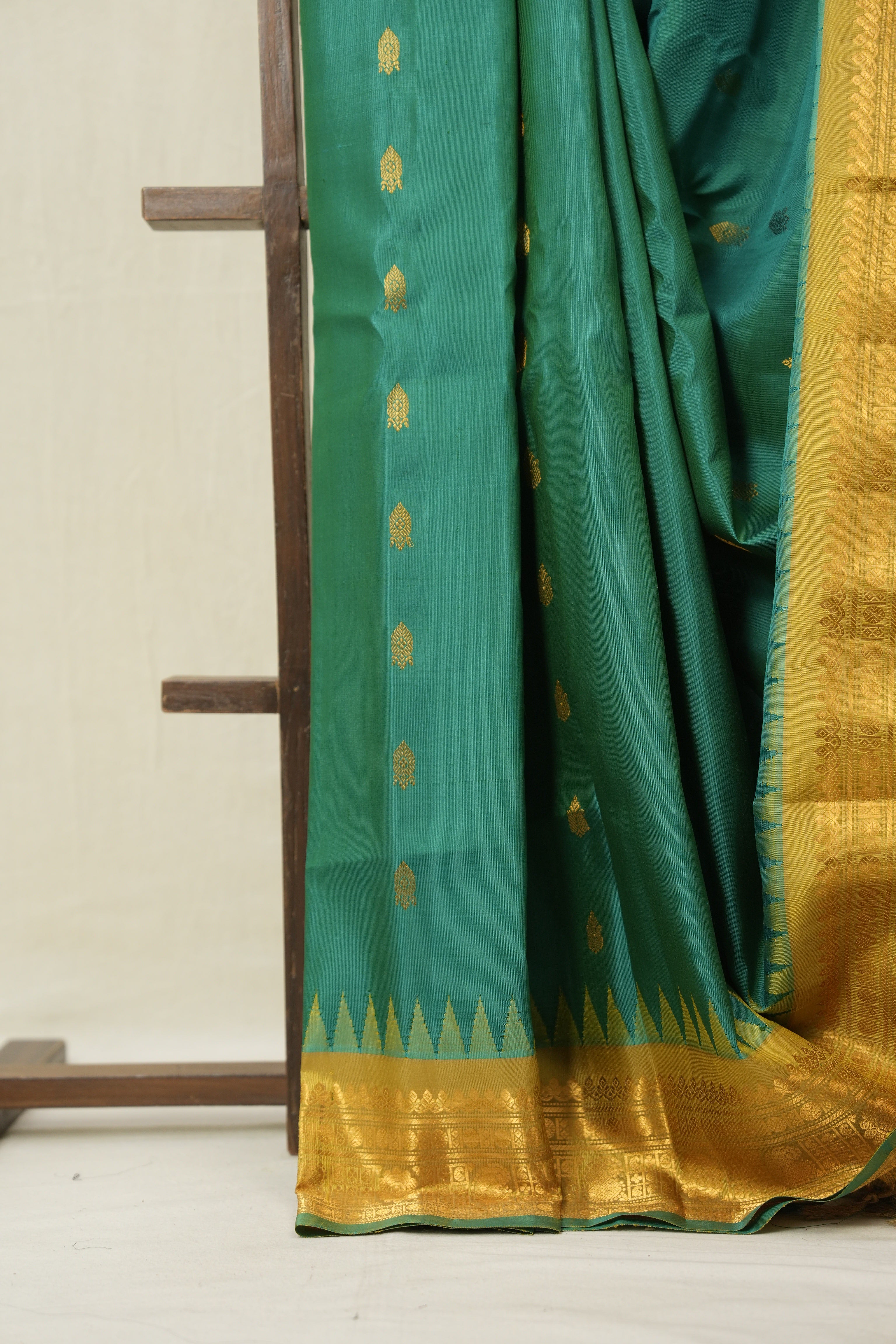 Green Gadwal Silk Saree - SRGGSS621