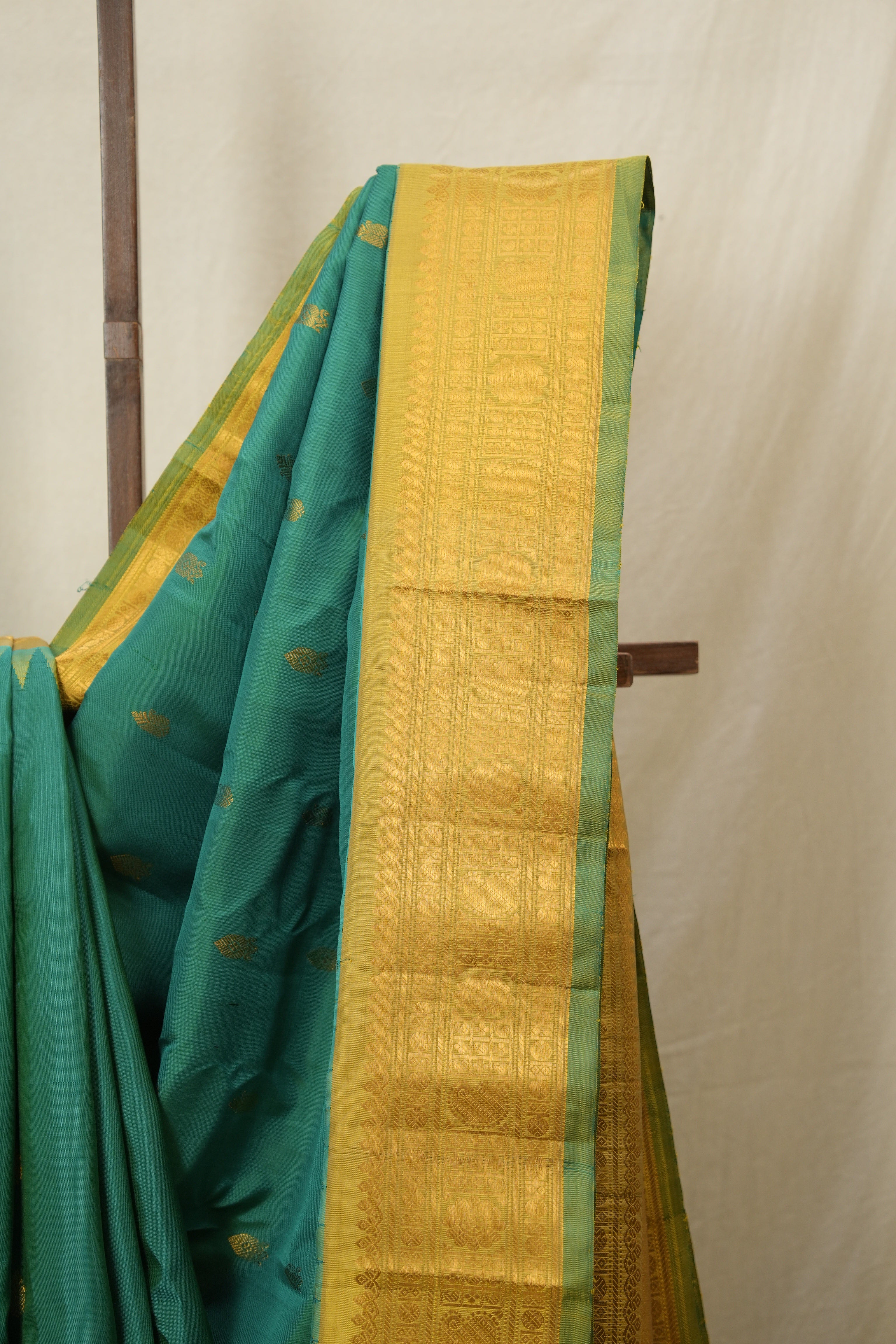 Green Gadwal Silk Saree - SRGGSS621