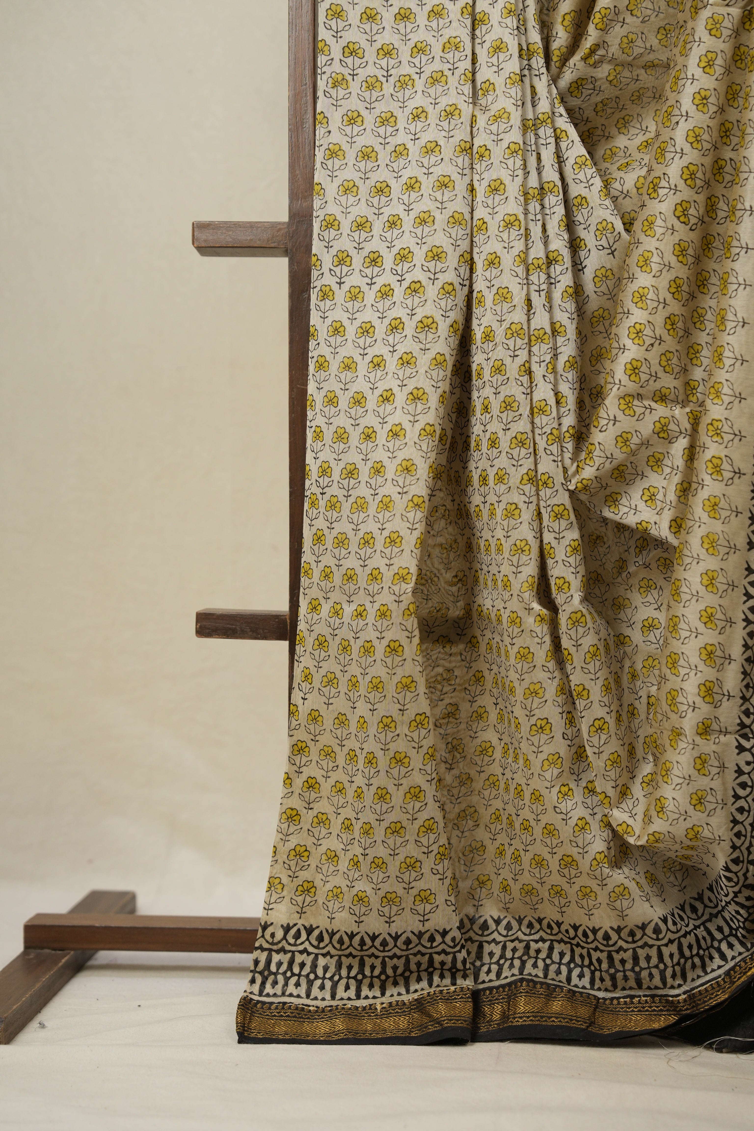 Cream HBP Cotton Silk Saree With Maheshwari Border - SRCCSS1448