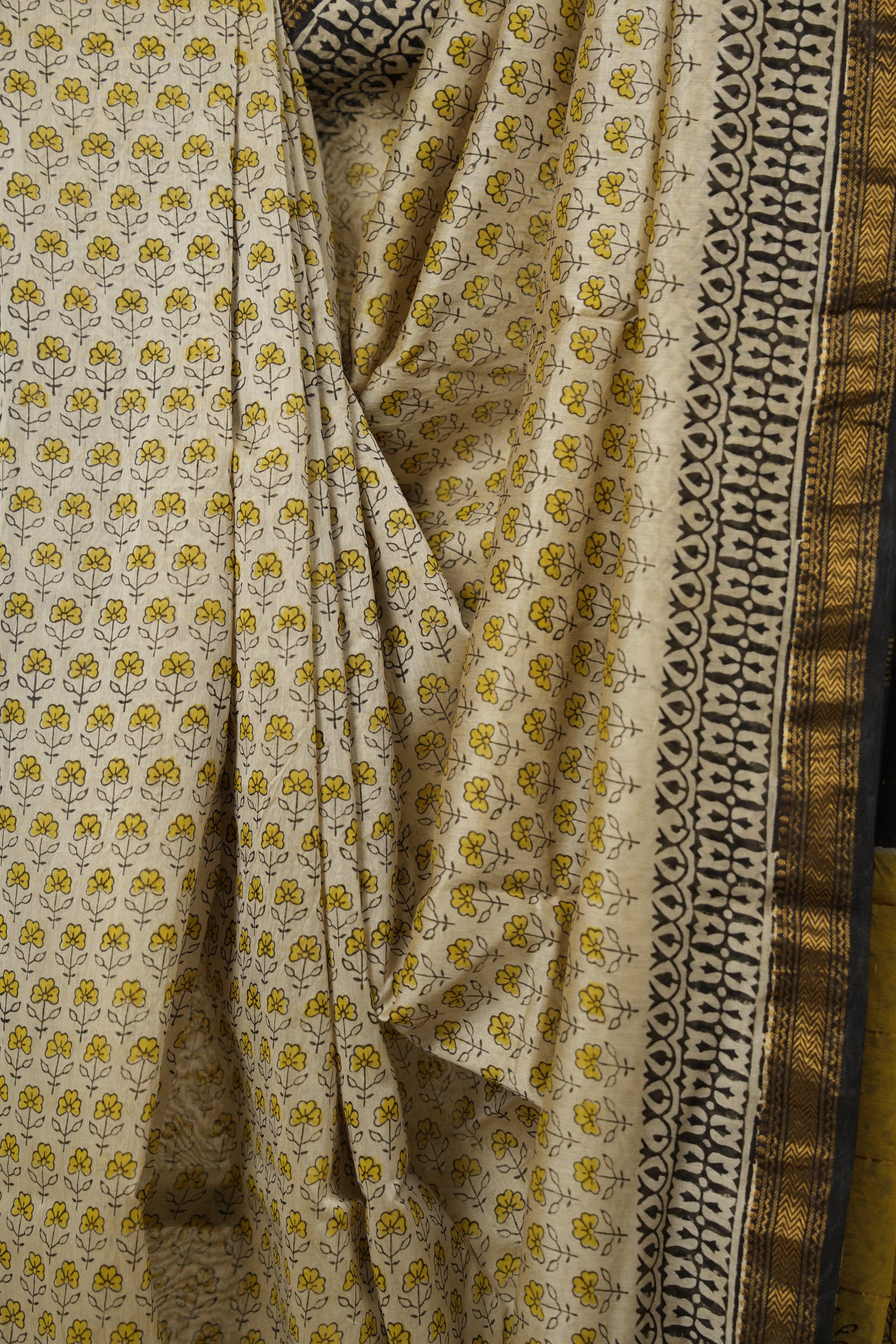 Cream HBP Cotton Silk Saree With Maheshwari Border - SRCCSS1448